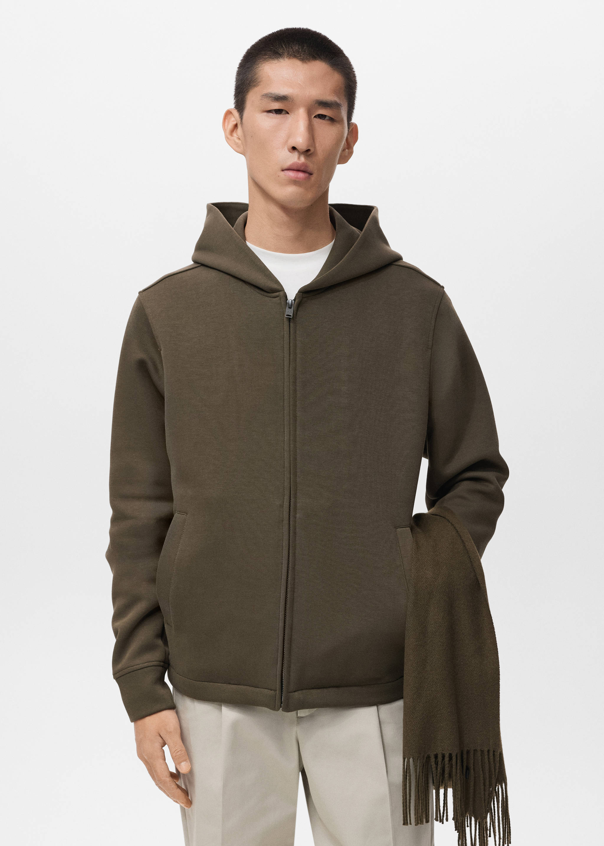 Sweatshirt com fecho de correr e capuz - Plano médio