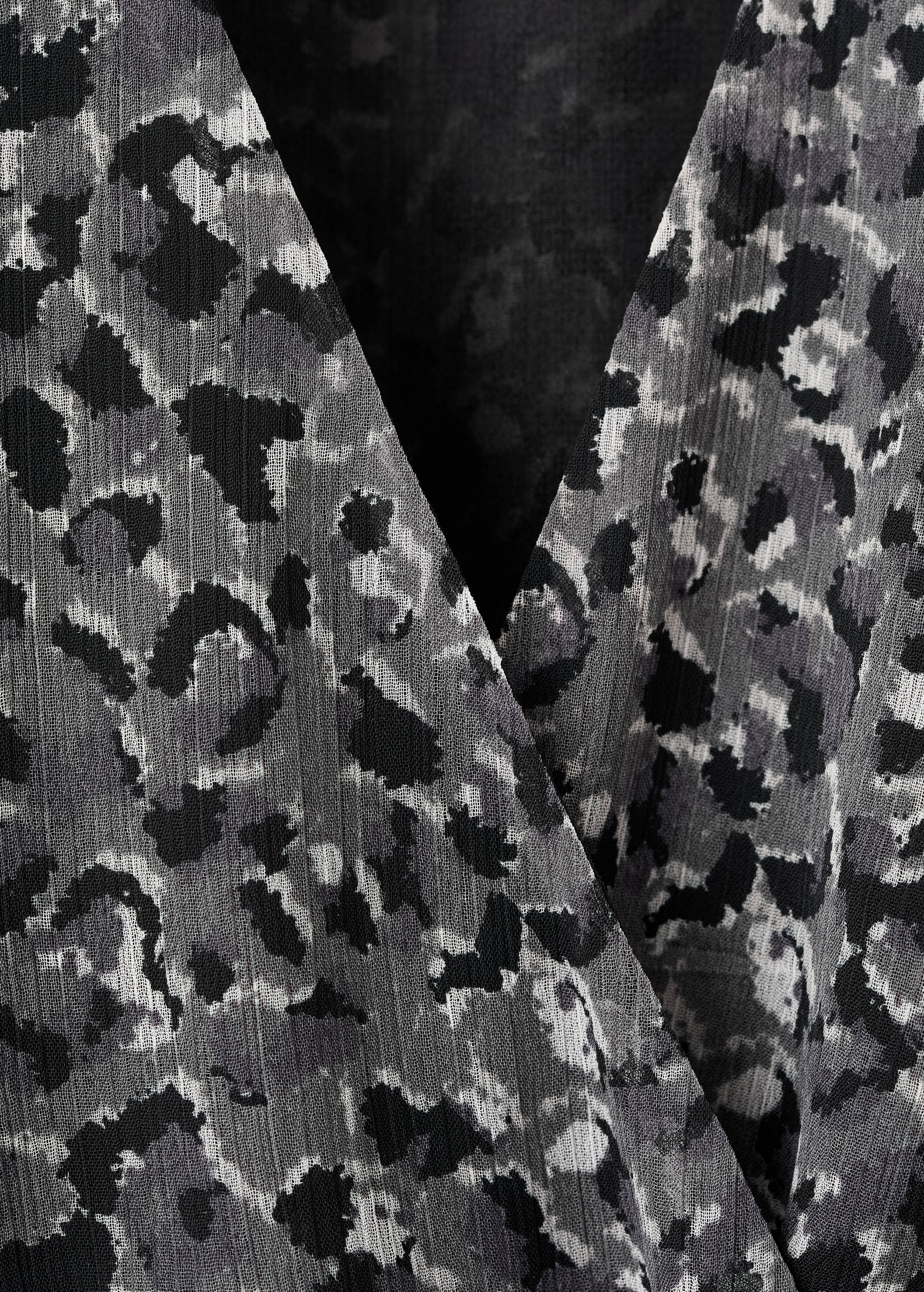 Ruffled leopard ledress - Details of the article 8