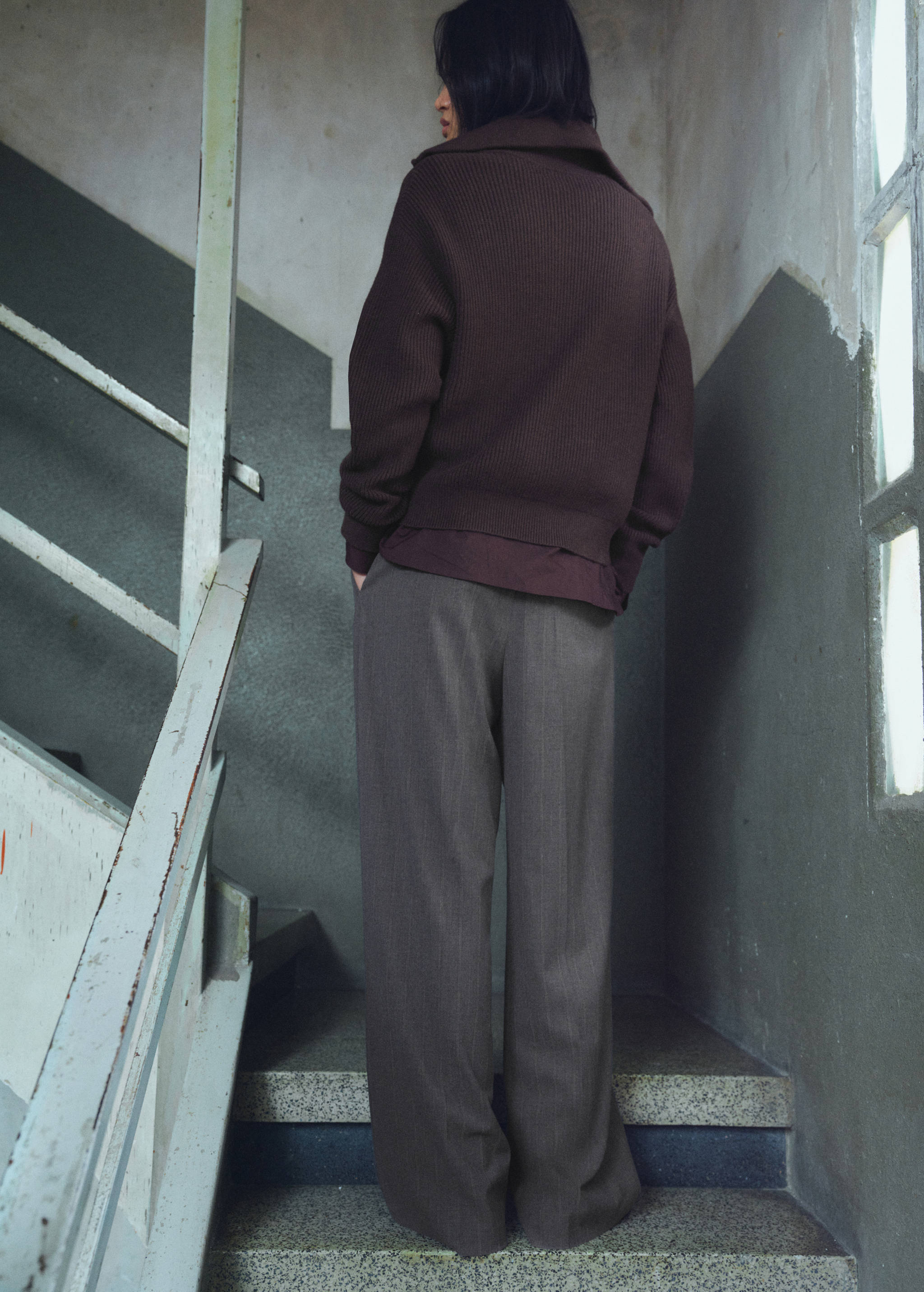 Pleated wide leg trousers - Reverse of the article