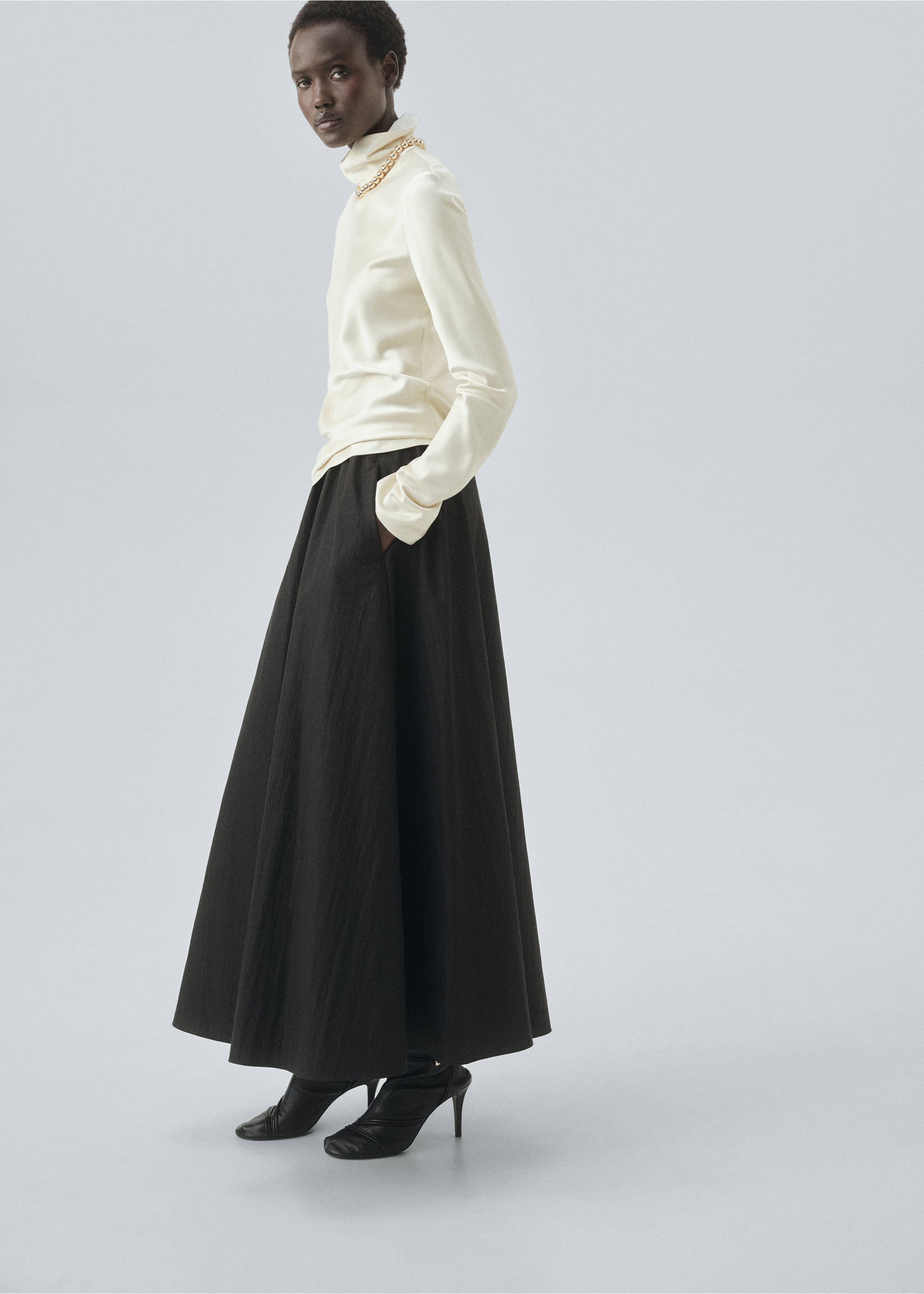 Long flared skirt - General plane, Black. Ref: 17076355-00.