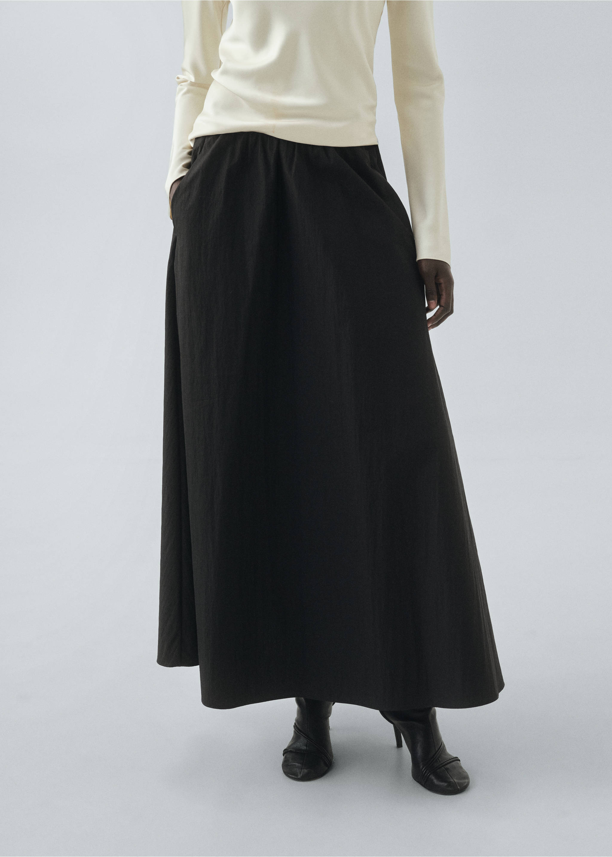 Long flared skirt - Medium plane, Black. Ref: 17076355-00.