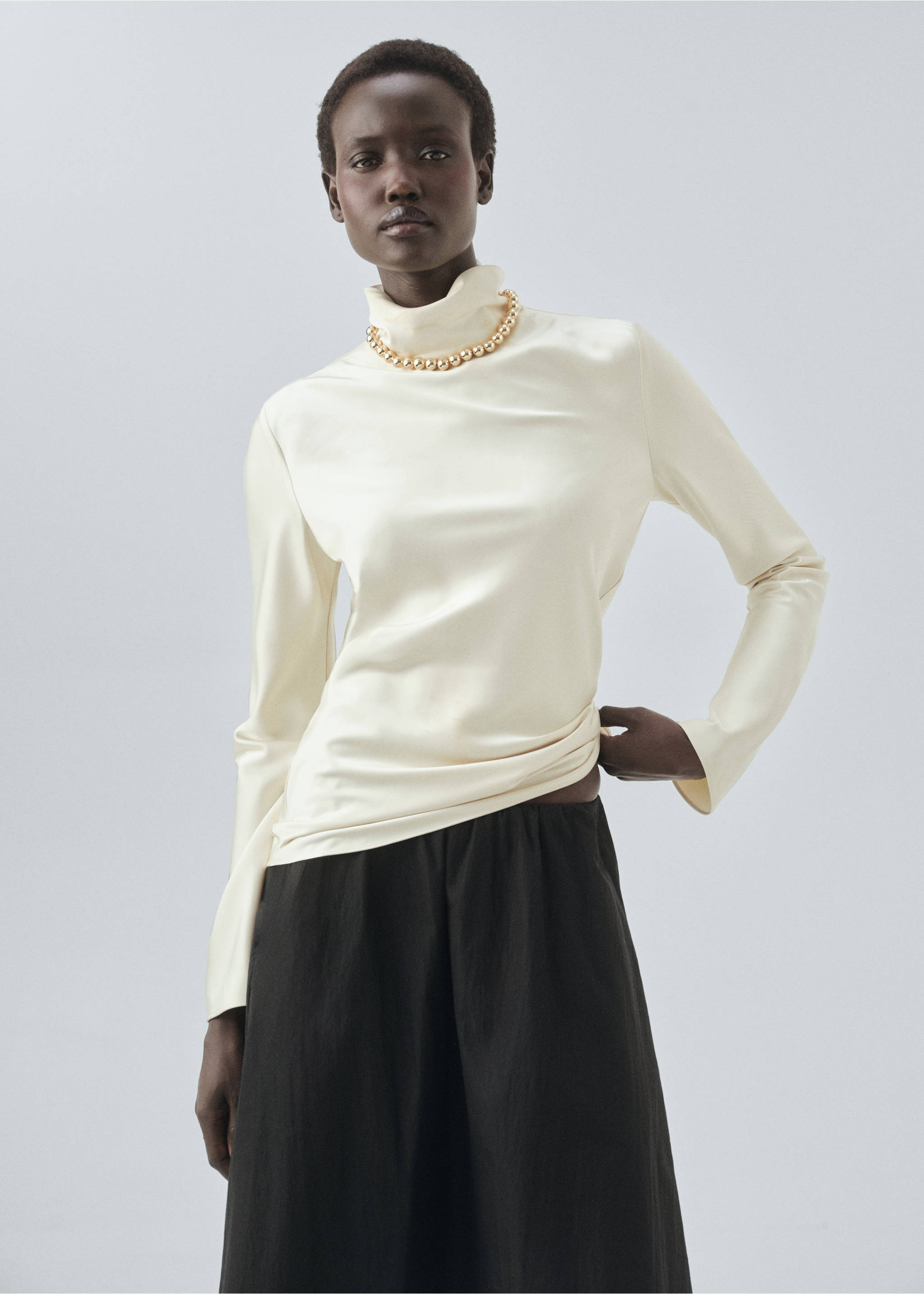 Long flared skirt - Details of the article 1, Black. Ref: 17076355-00.