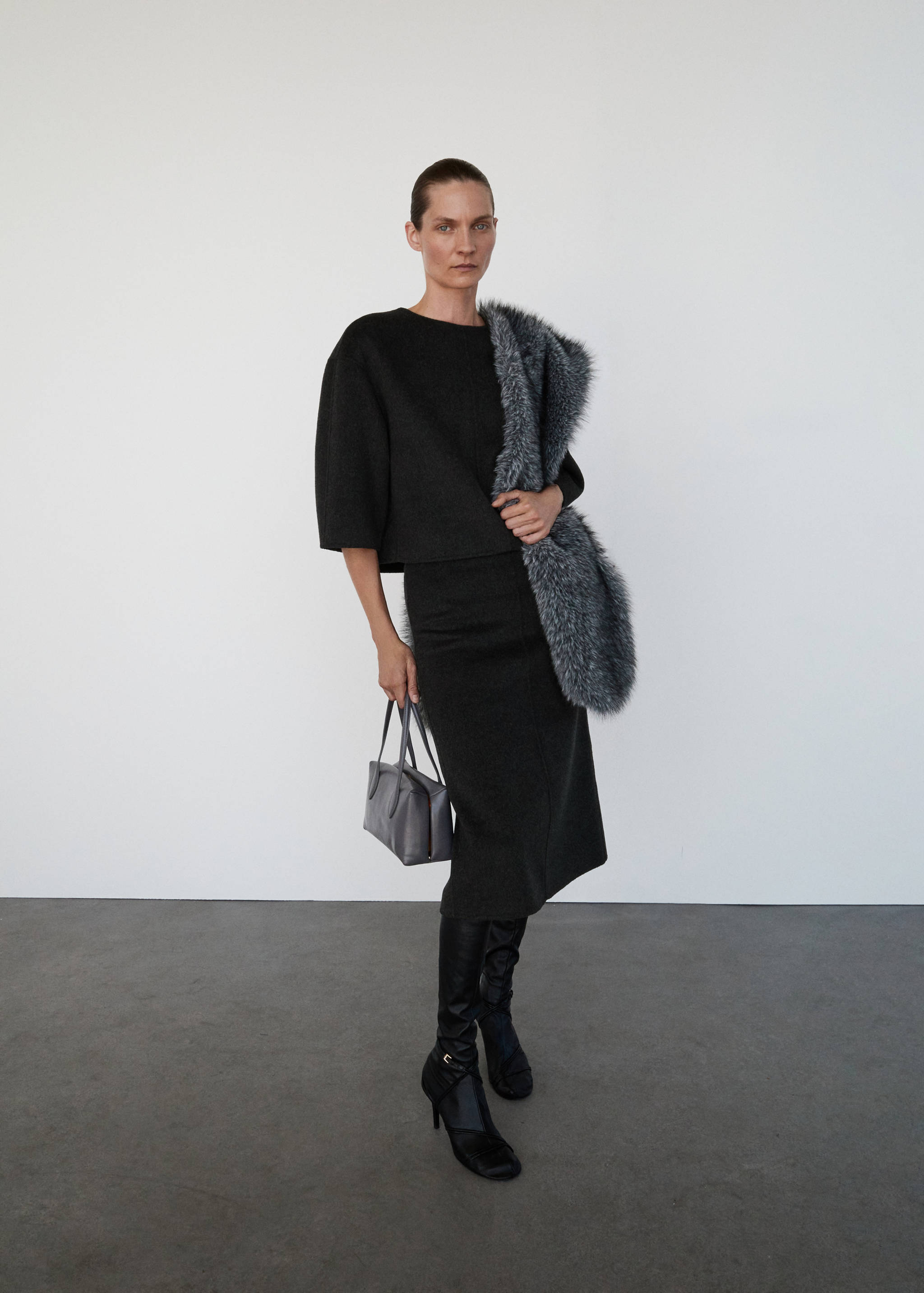 Wool midi-skirt with slit - Medium plane