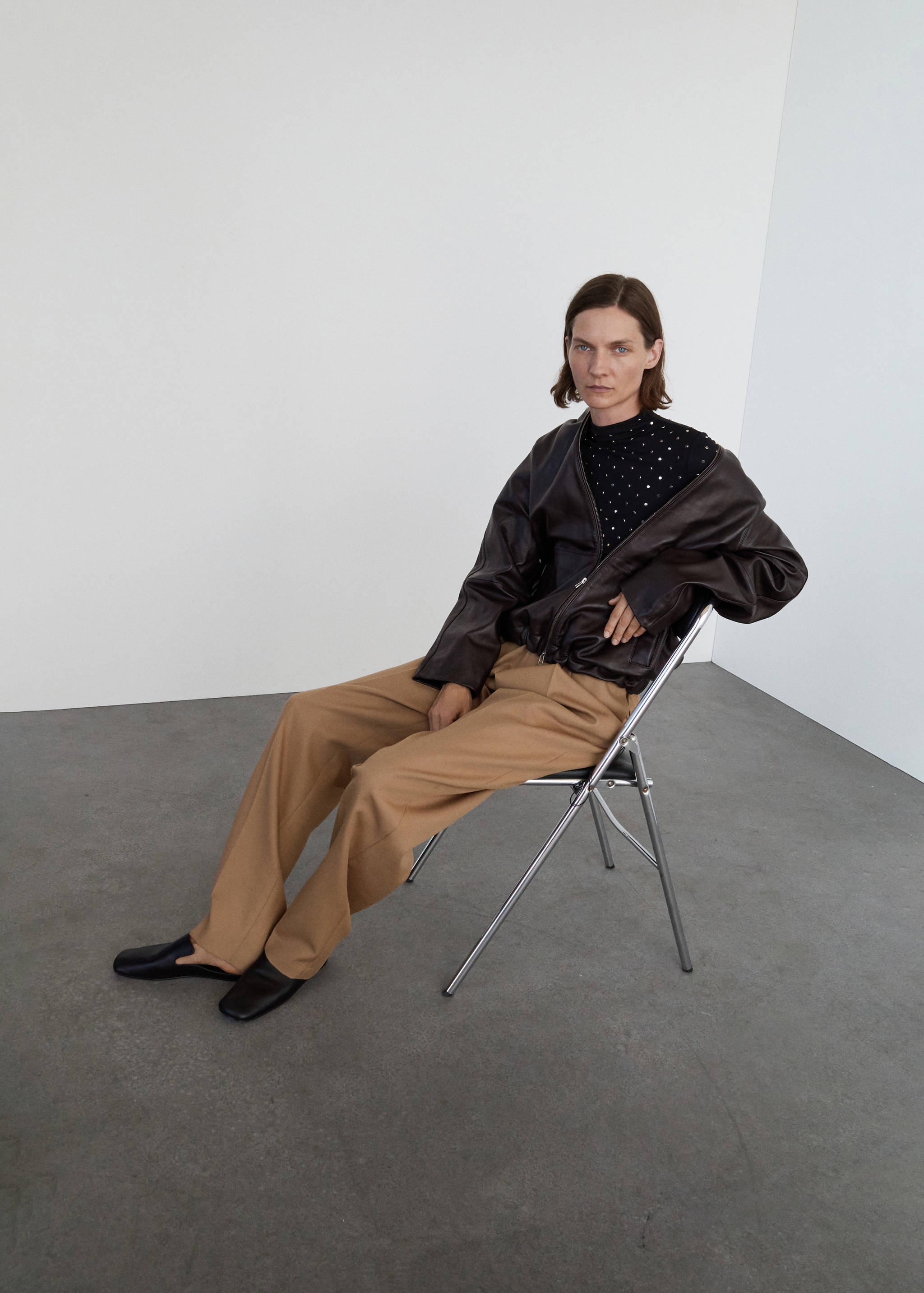 100% leather jacket with hood - Details of the article 2