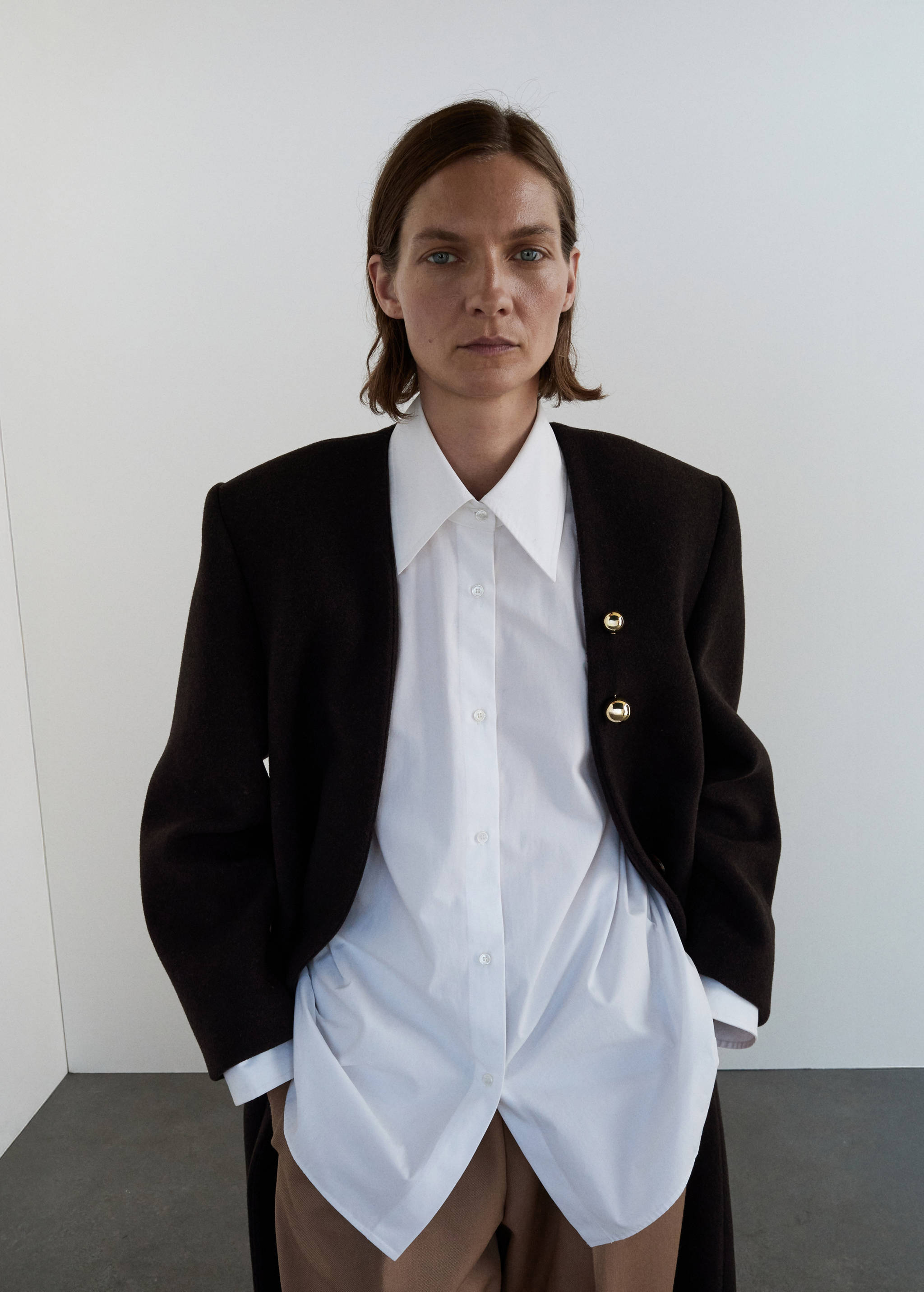 Metallic spheres brooch - General plane