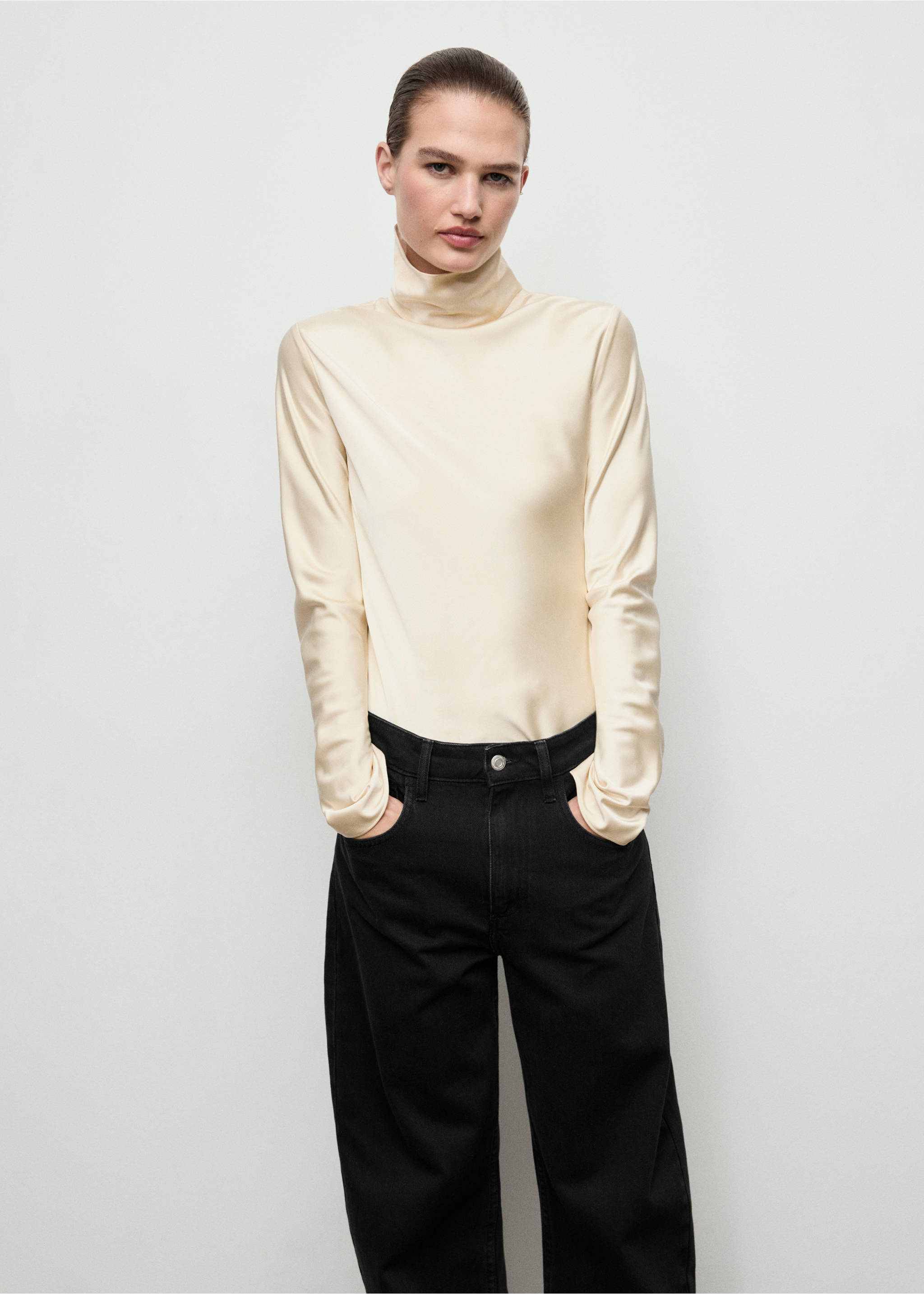 Jean barrel taille haute - Détail de l'article 1, Black denim. Ref: 17076361-00.