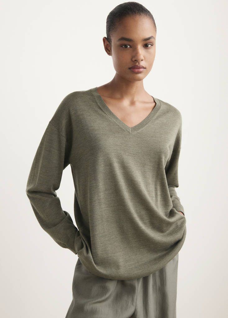 V-neck wool sweater — Green
