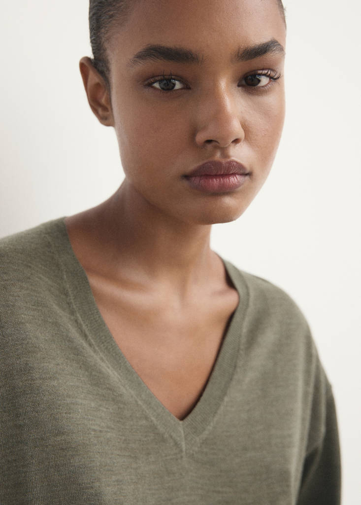 V-neck wool sweater — Green