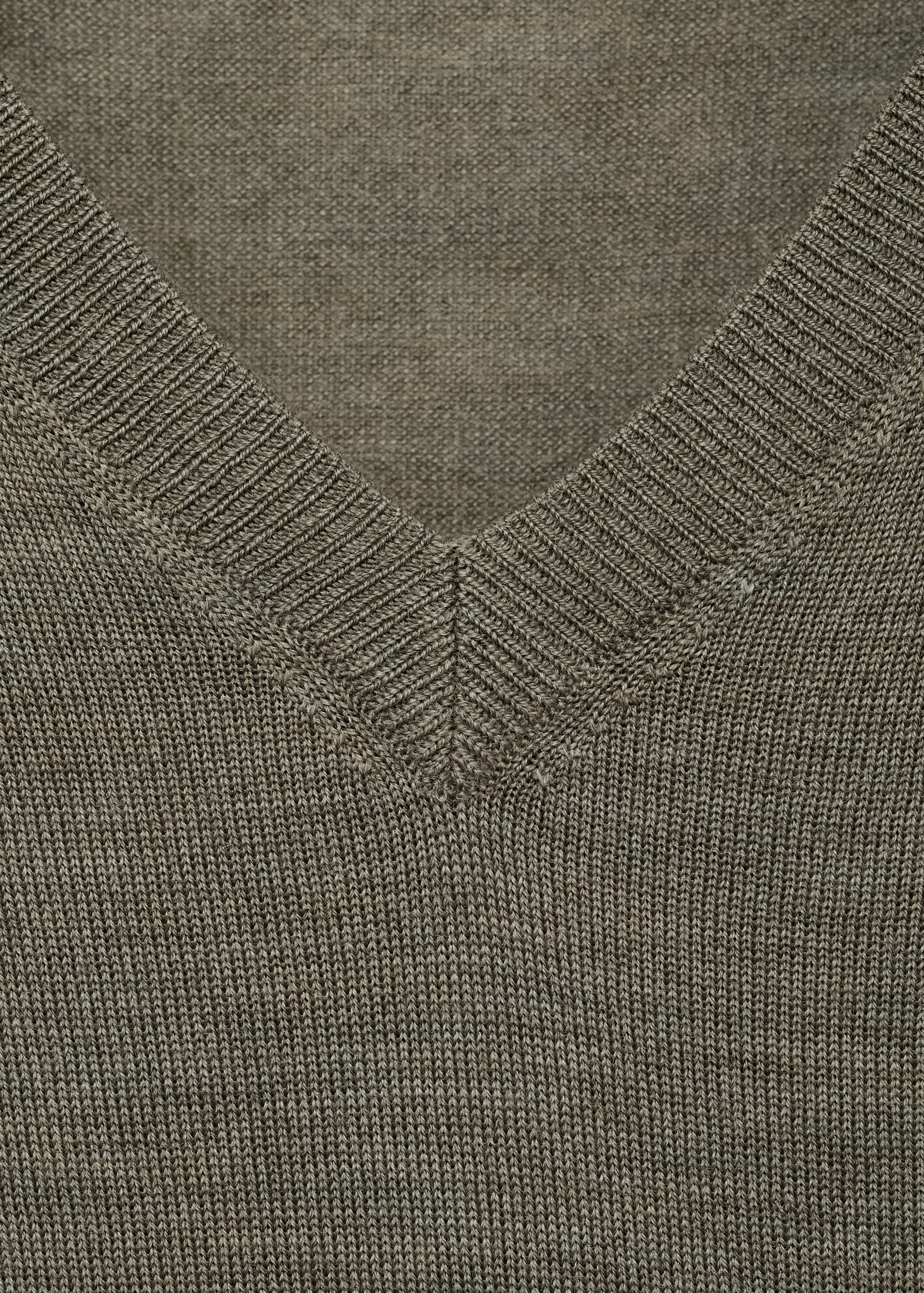 V-neck wool sweater - Details of the article 8