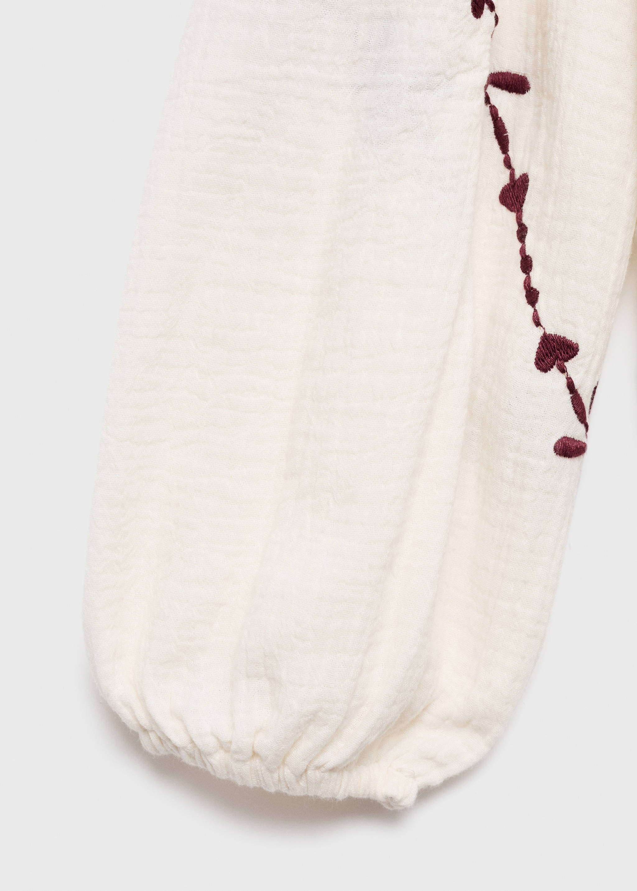 Blouse plissée à broderie - Détail de l'article 0