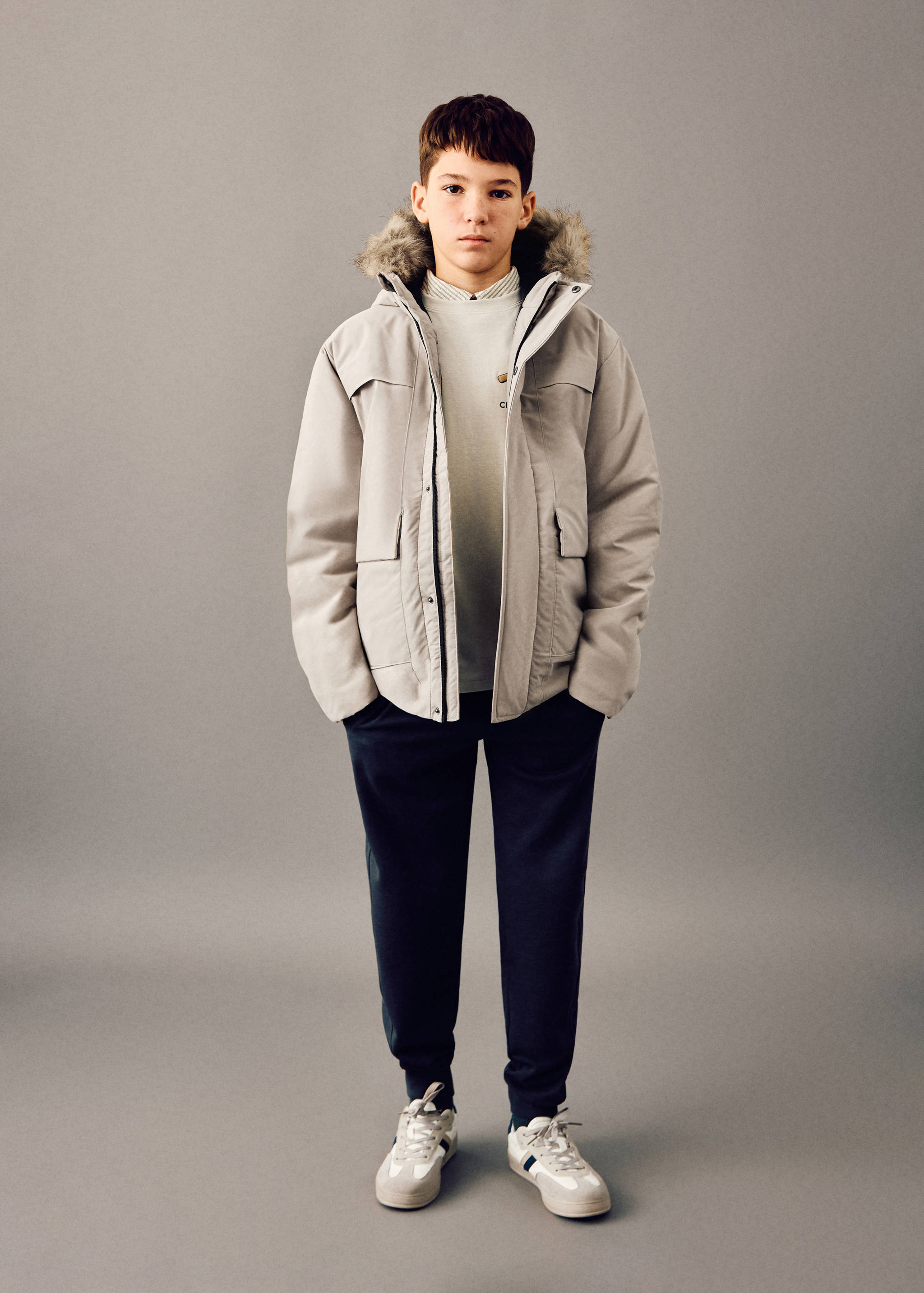 Anorak capucha pelo - Plano general