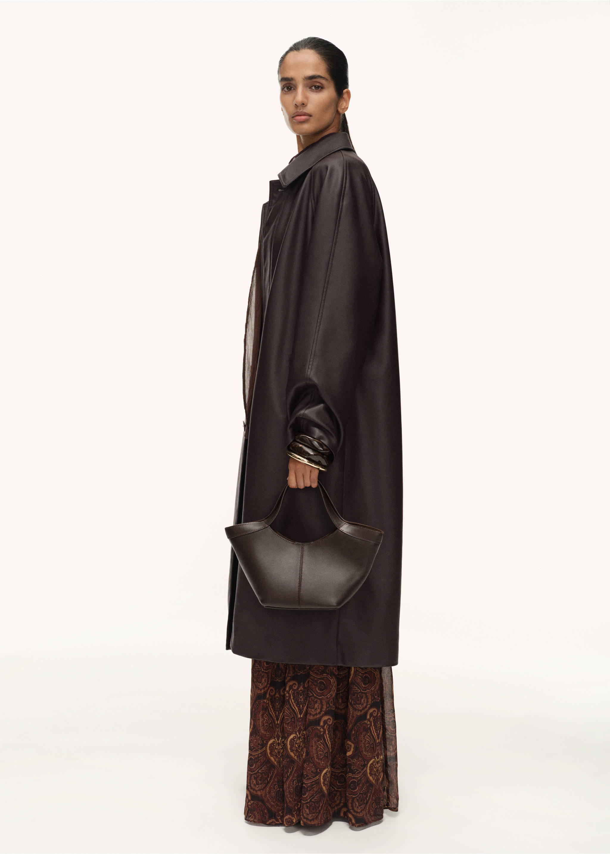Long faux-leather trench coat - Details of the article 2, Chocolate. Ref: 17076733-00.