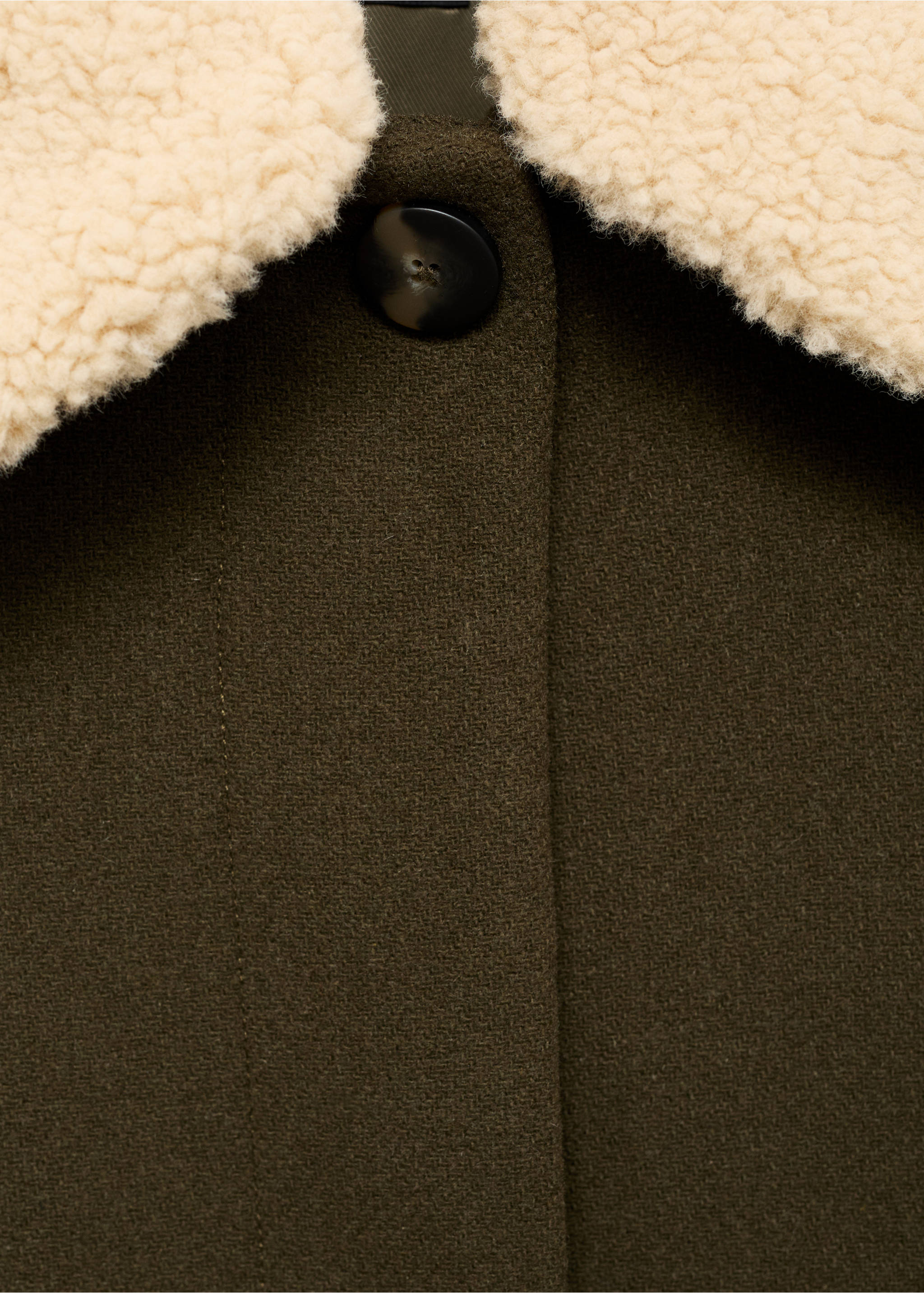 Olive green jacket detail with a cream faux-shearling collar., Khaki. Ref: 17076735-00.