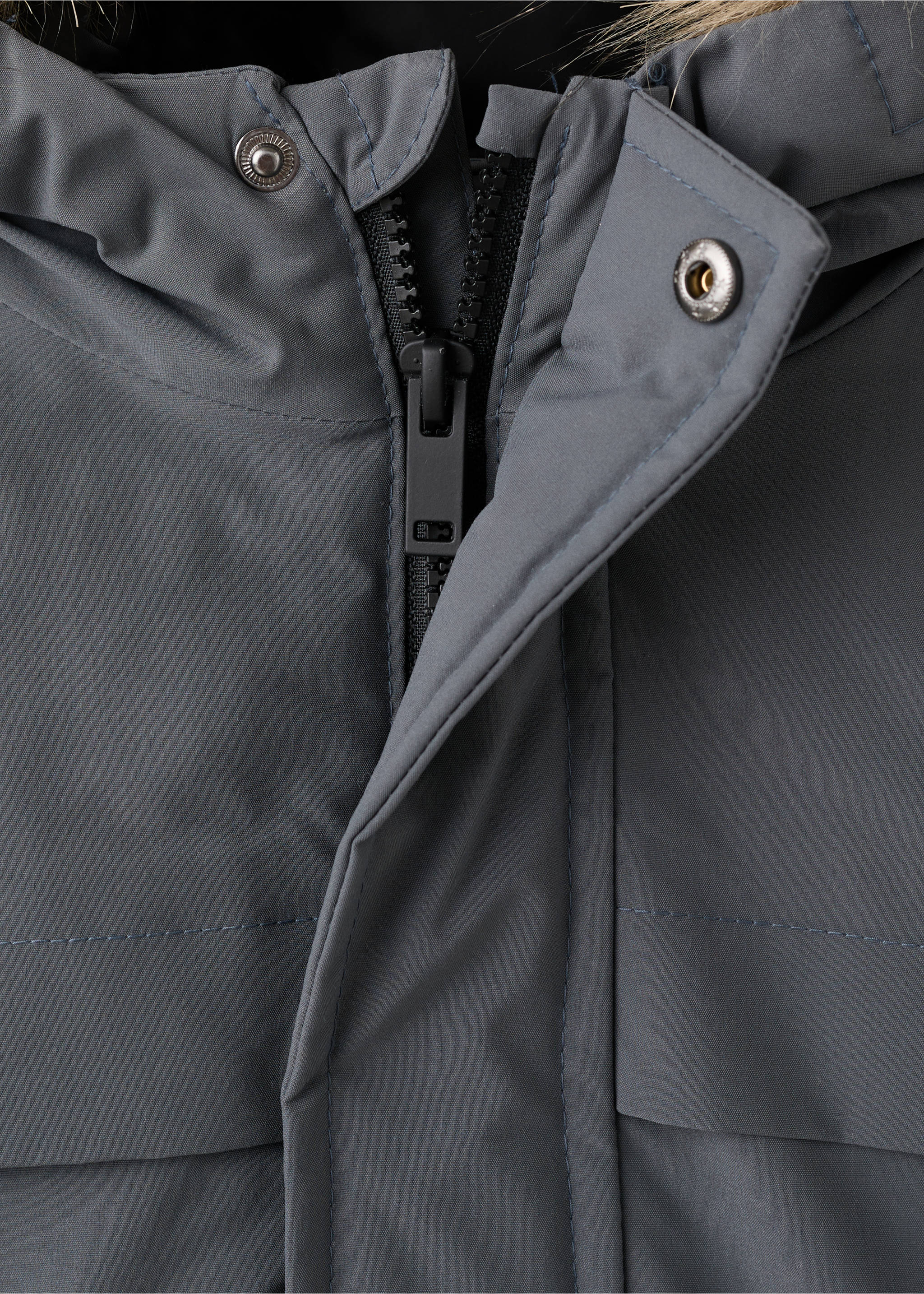 Anorak capucha pelo - Detalle del artículo 8, Gris. Ref: 17077124-00.