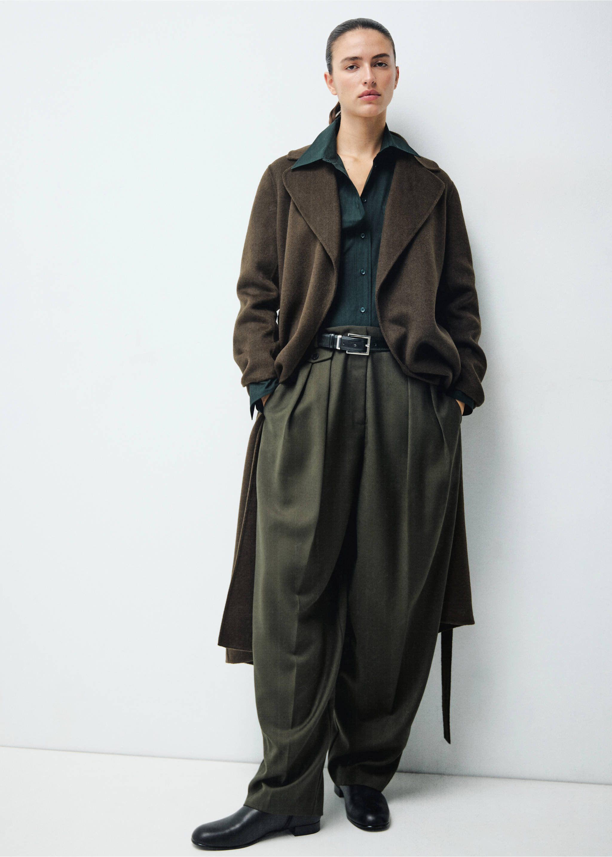 Manteau laine fait à la main ceinture - Plan général, Kaki. Ref: 17077137-00.