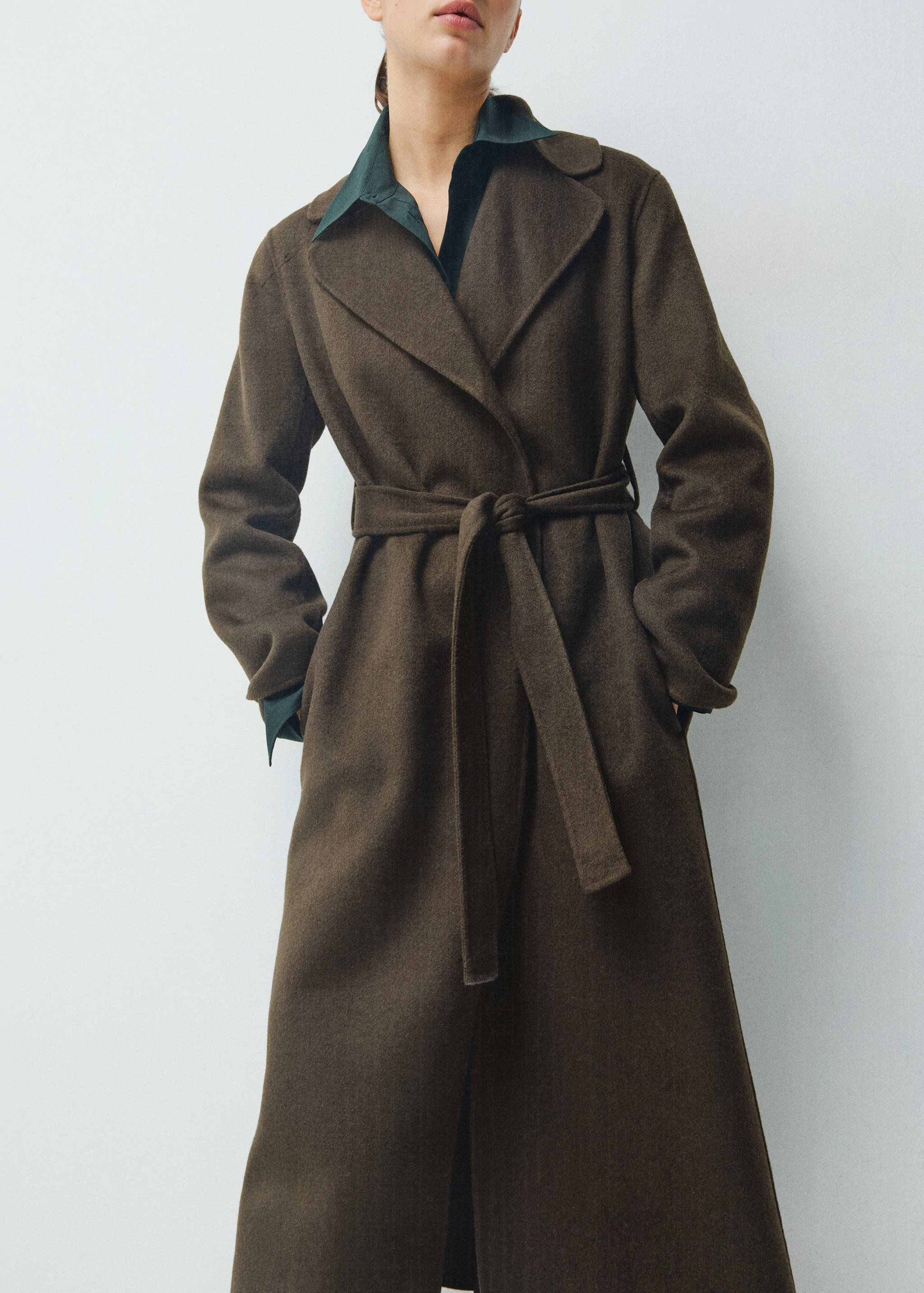 Handmade wool coat with belt - Details of the article 1