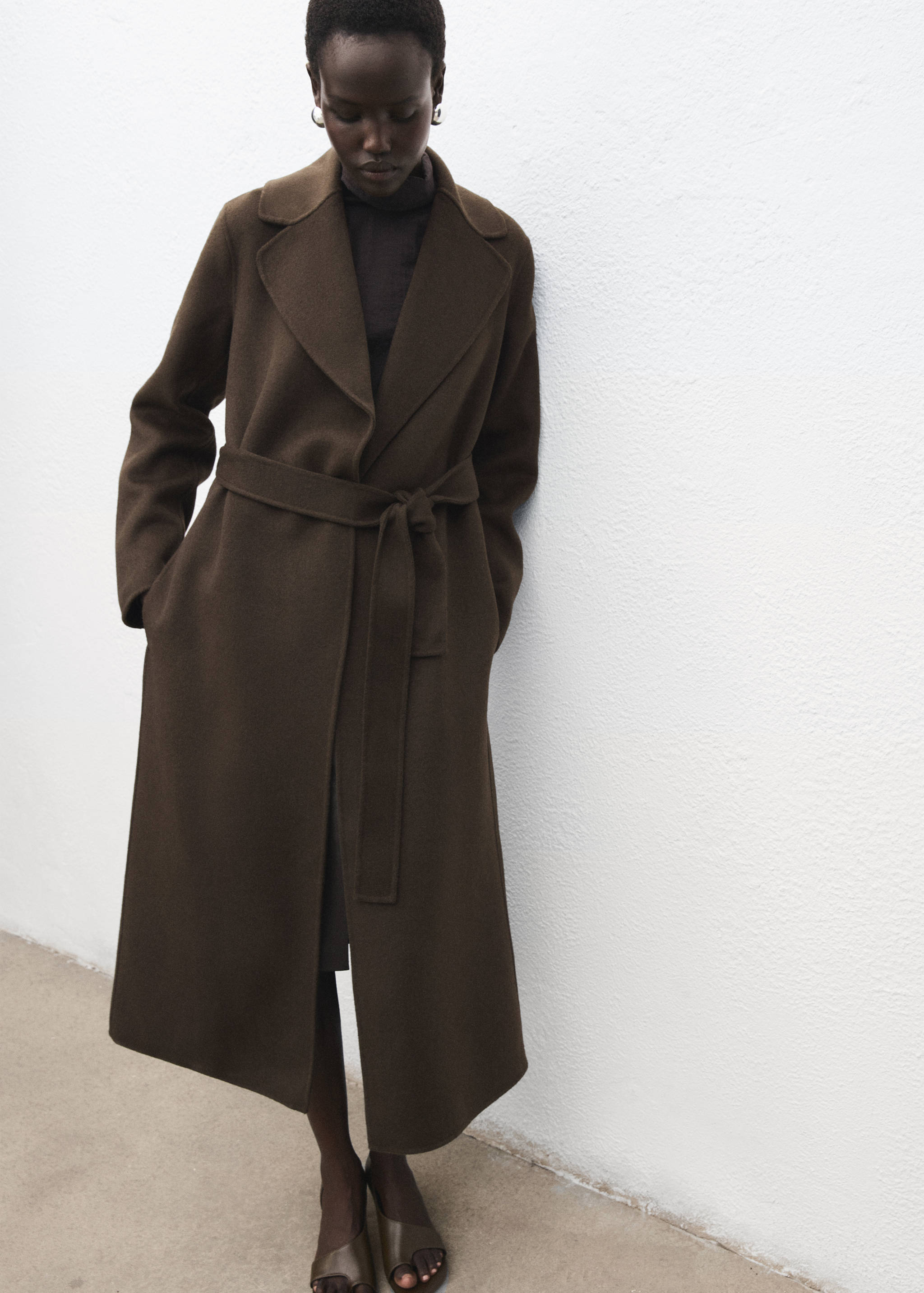 Handmade wool coat with belt - Details of the article 4