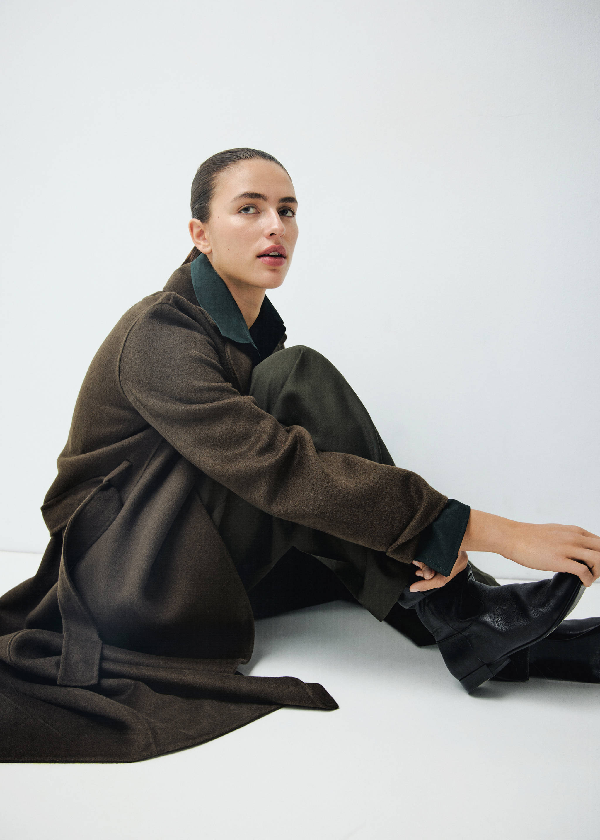 Handmade wool coat with belt - Details of the article 2