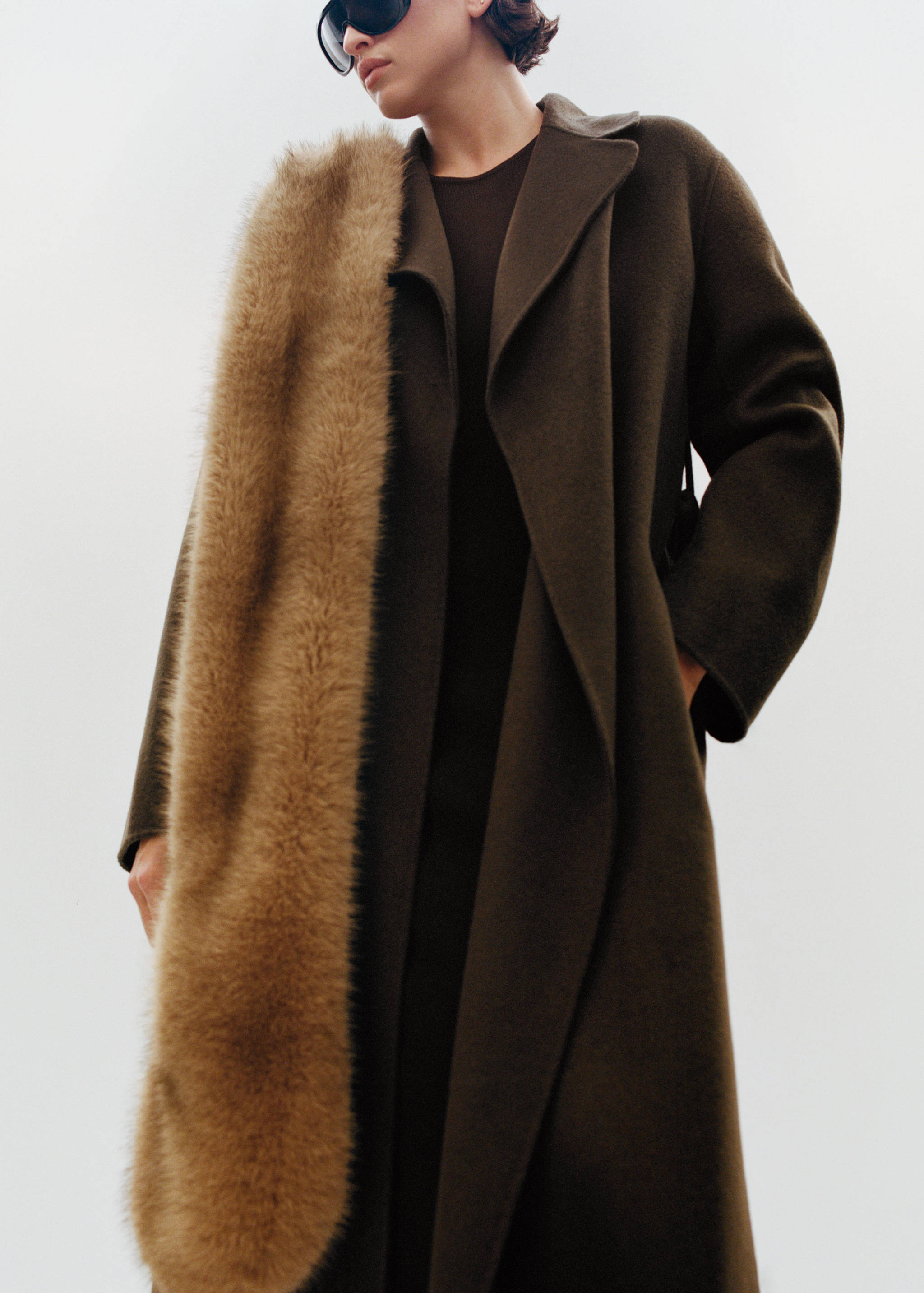 Handmade wool coat with belt - Details of the article 7
