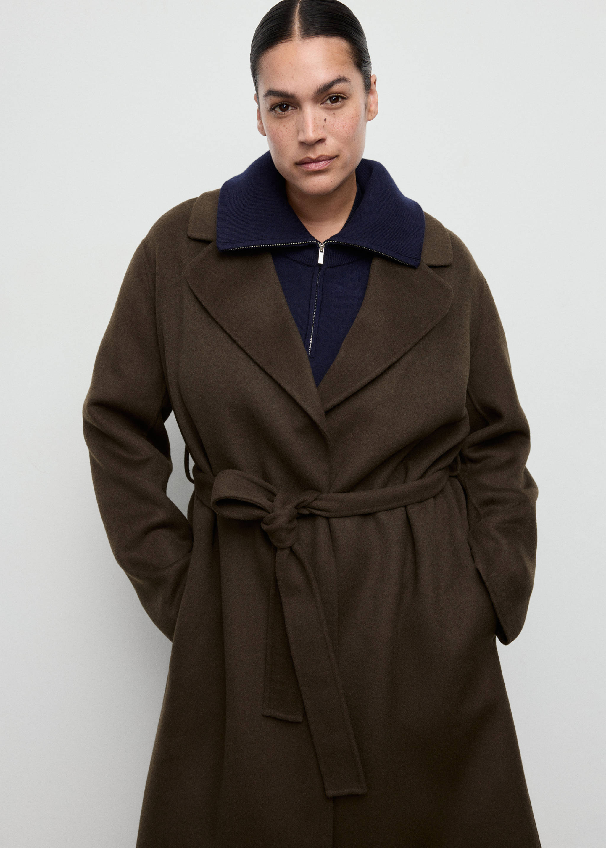 Handmade wool coat with belt - Details of the article 5