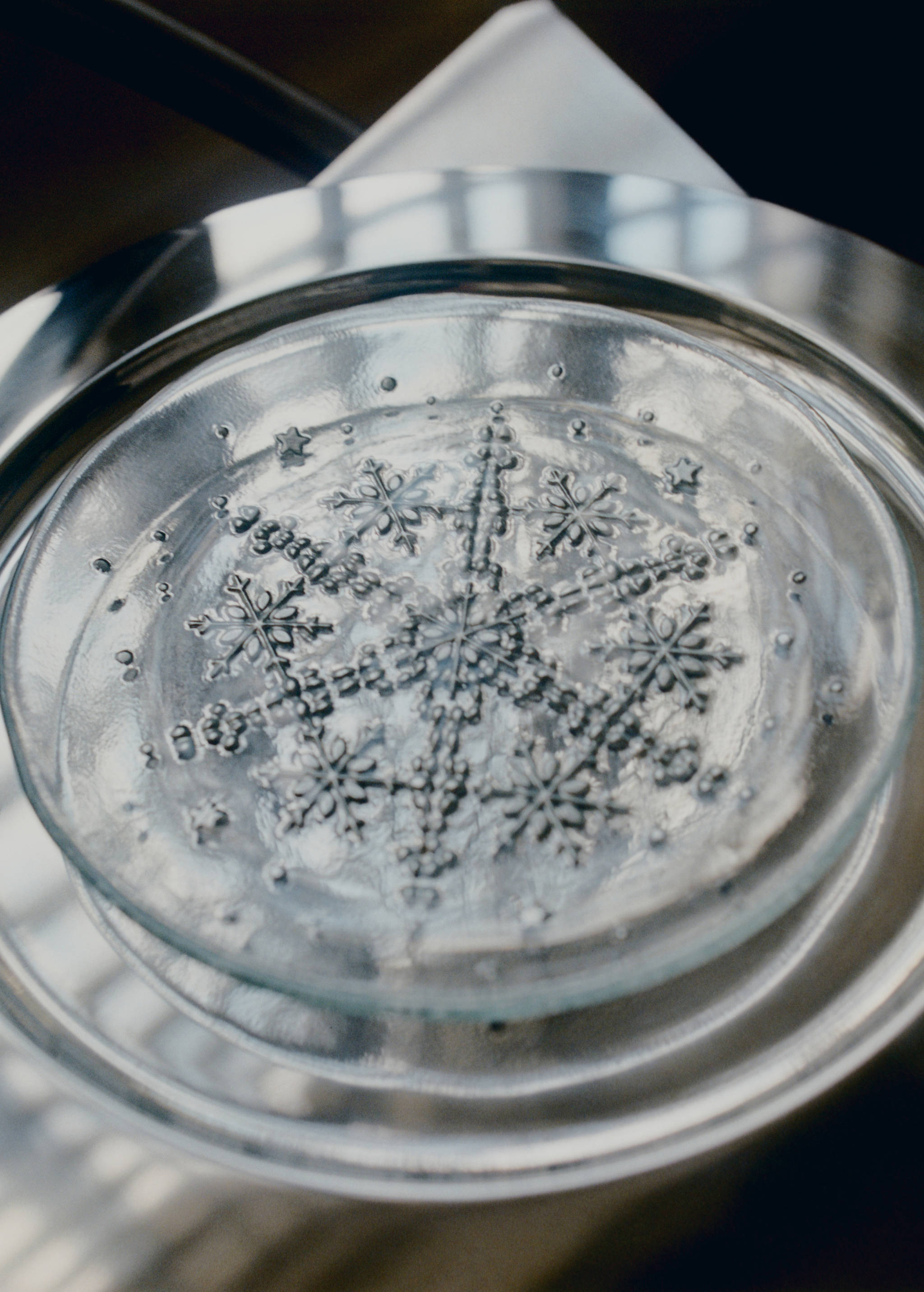 Dessertteller aus Glas mit Schneeflockenmotiv - Detail des Artikels 6