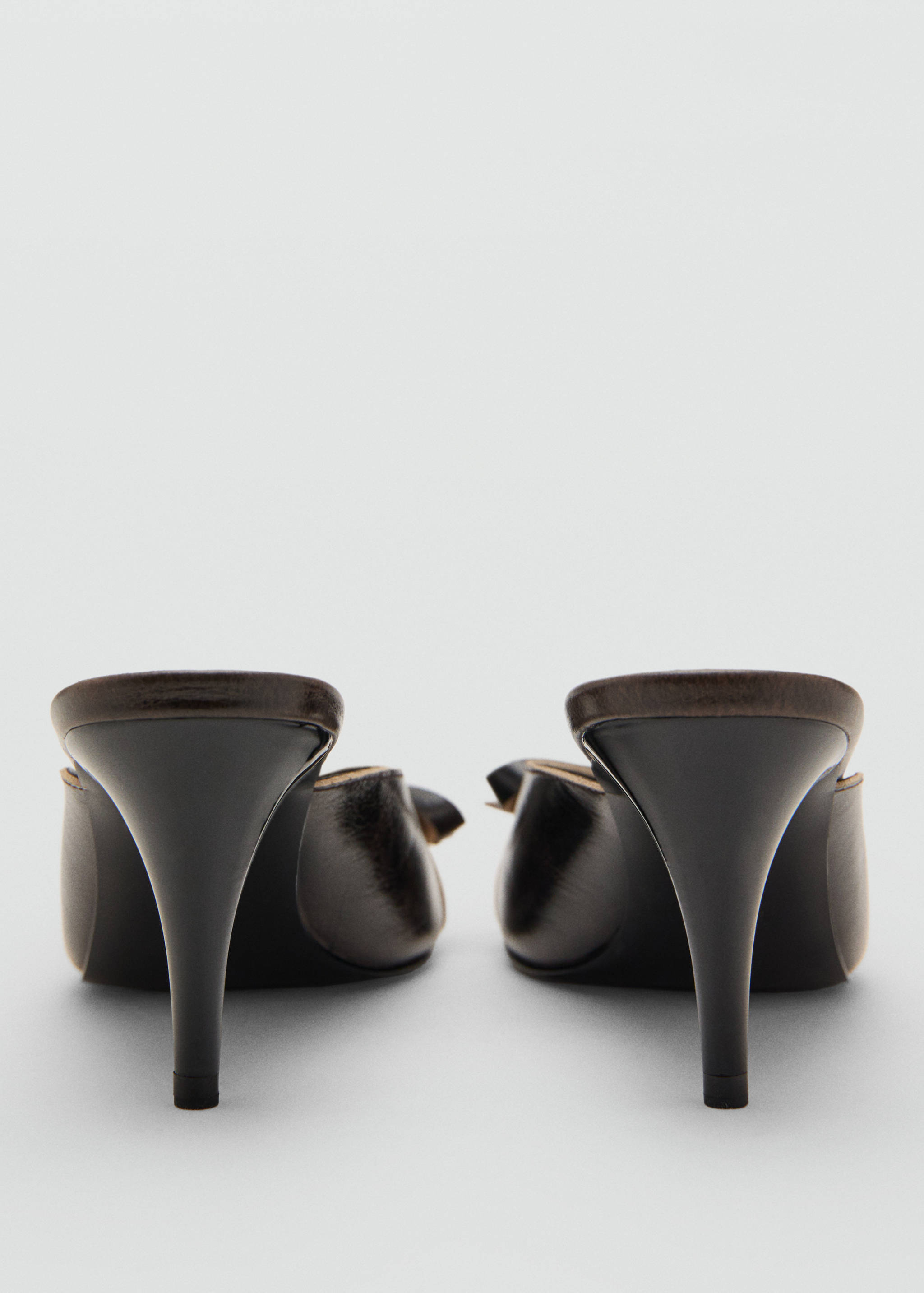 Leather high-heeled sandals with bow - Details of the article 3
