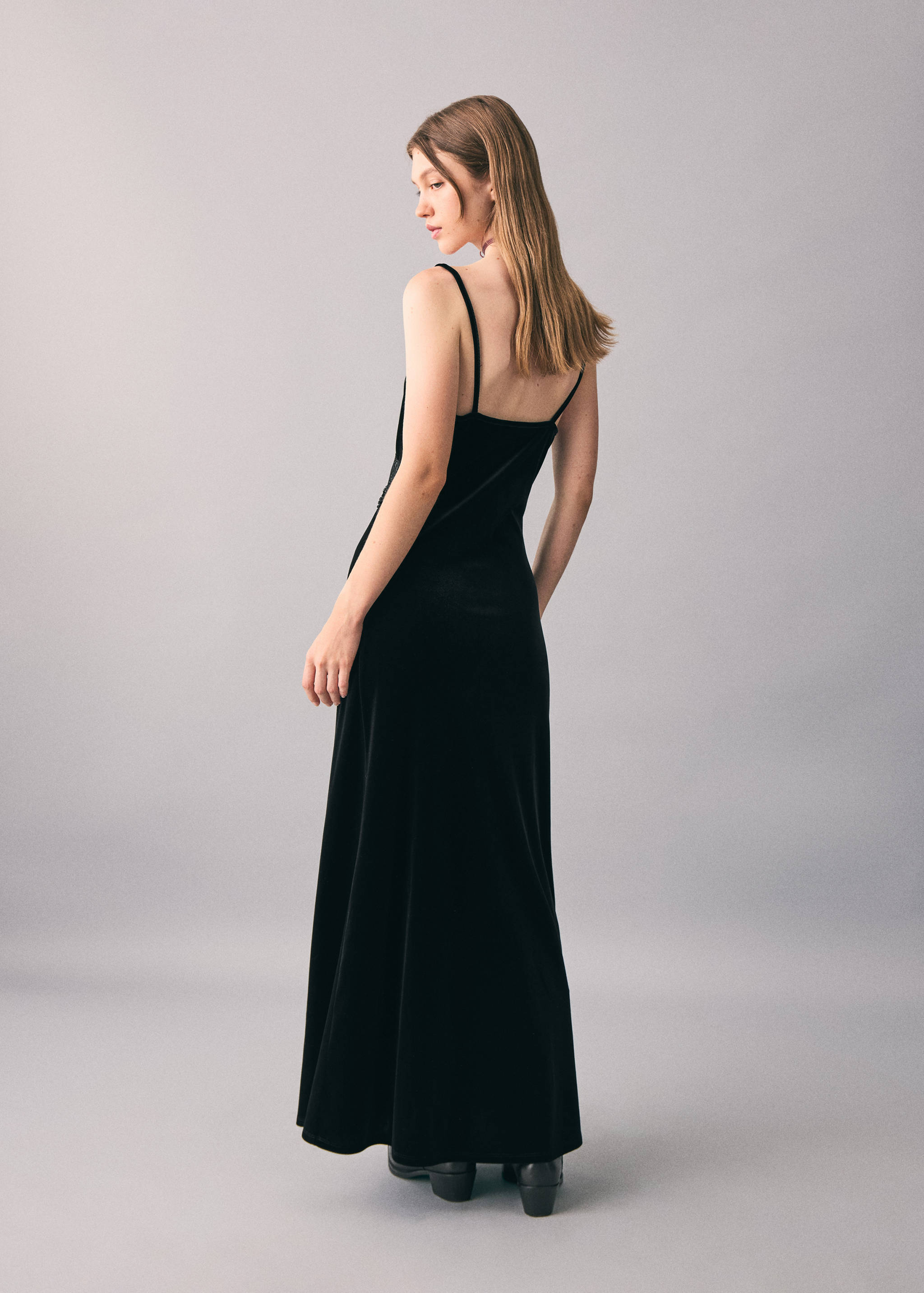 Long lace dress - Reverse of the article