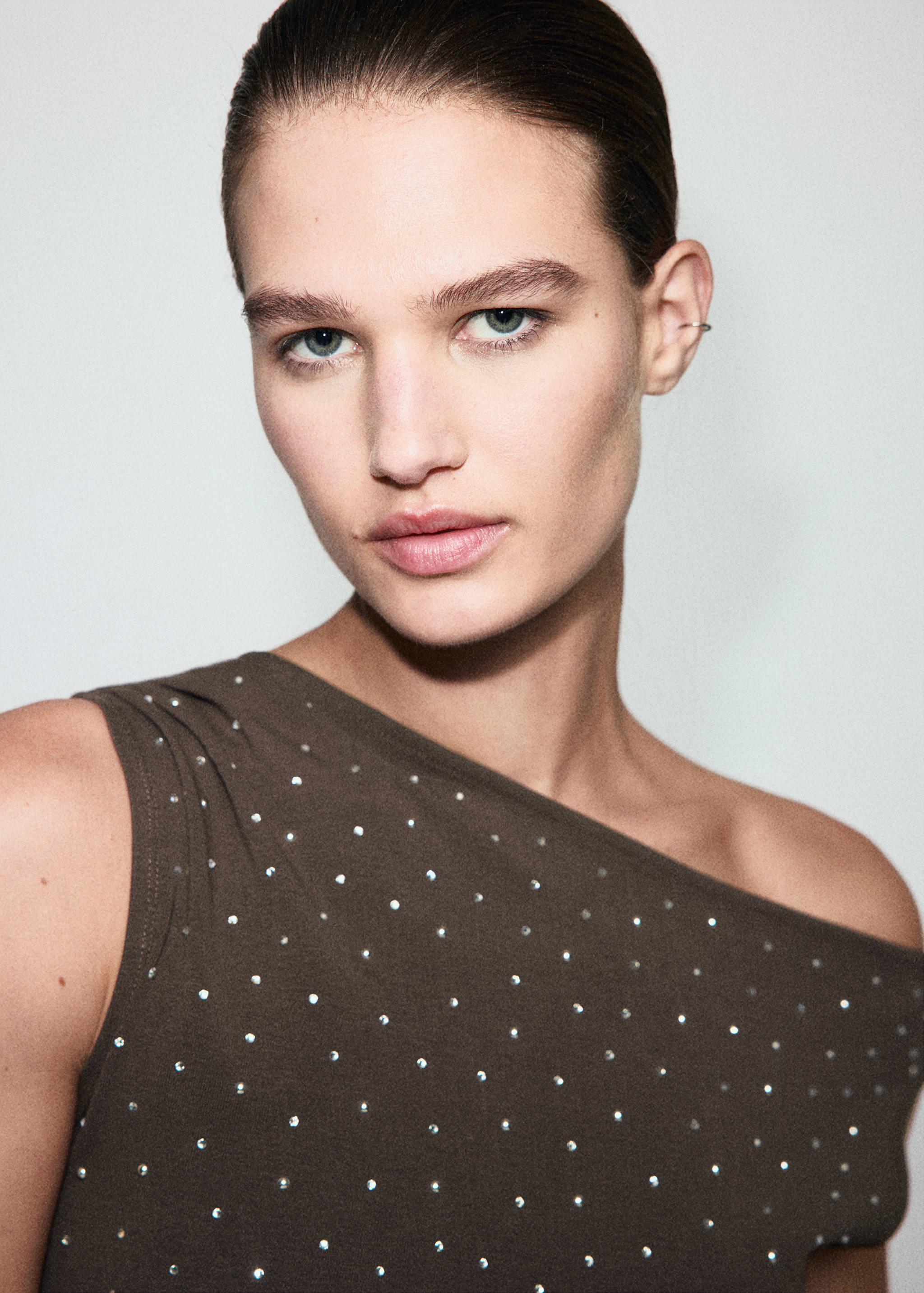 Asymmetrical top with rhinestones - Details of the article 1