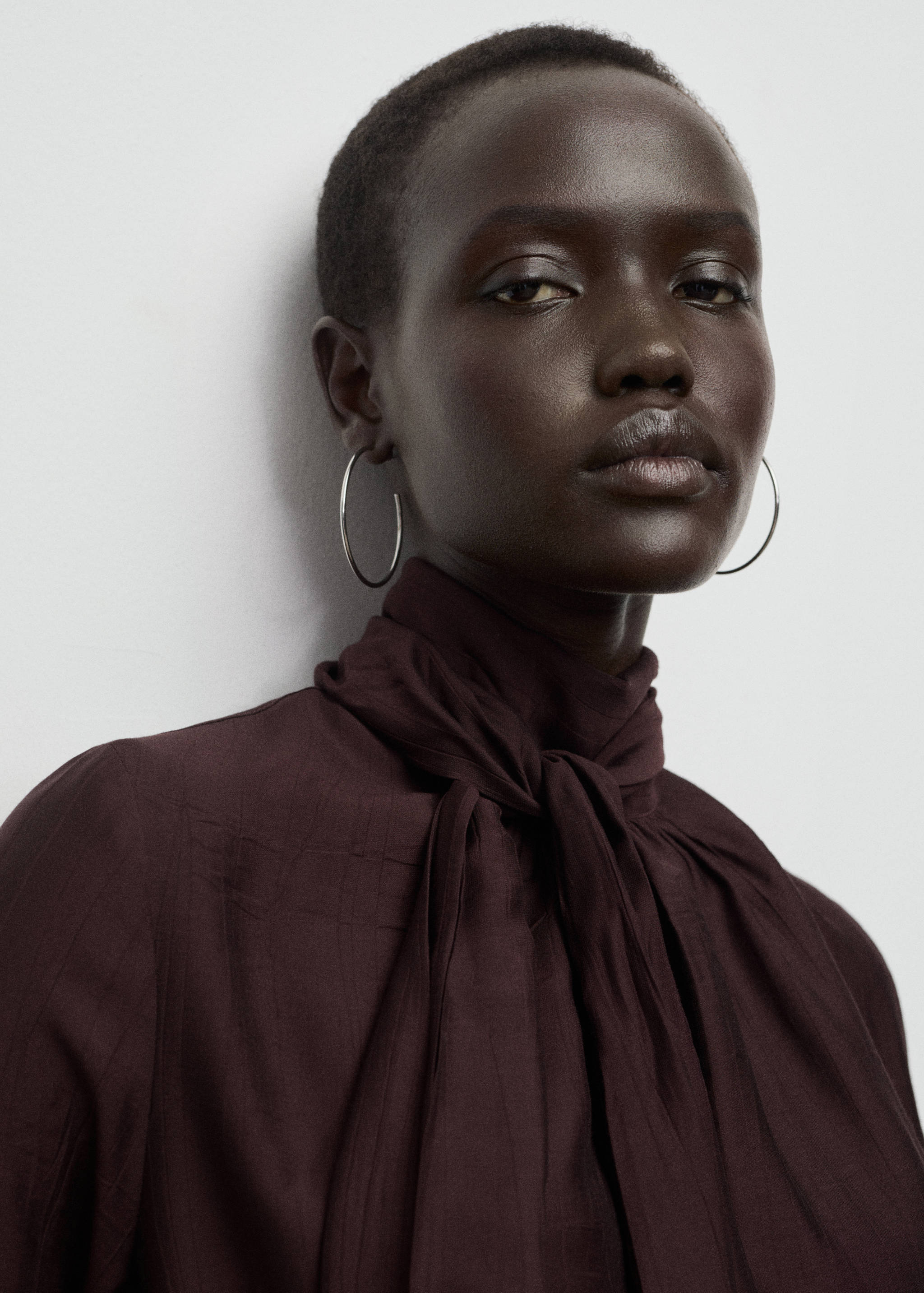 Blusa com textura e echarpe - Pormenor do artigo 1