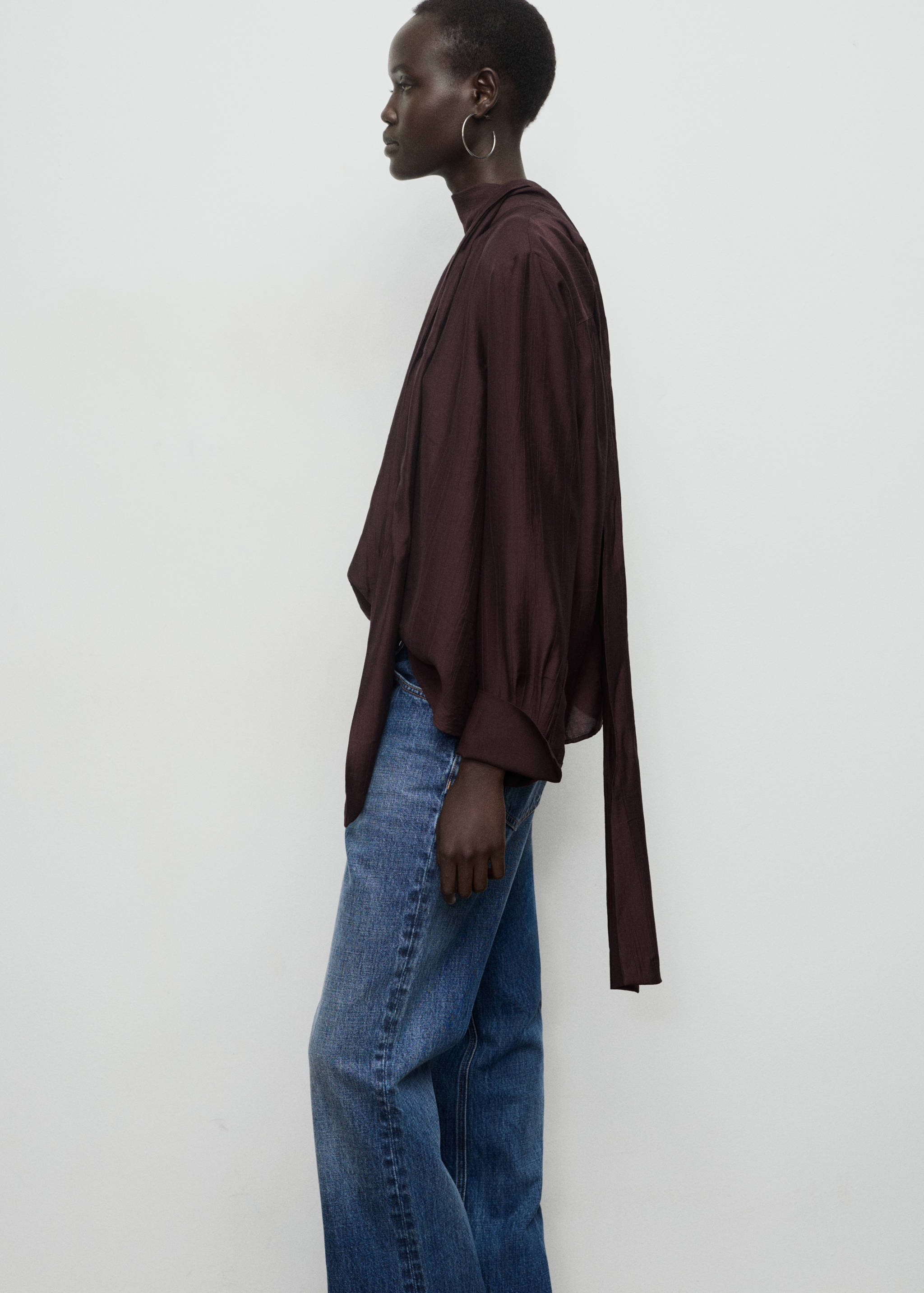 Blusa com textura e echarpe - Pormenor do artigo 2