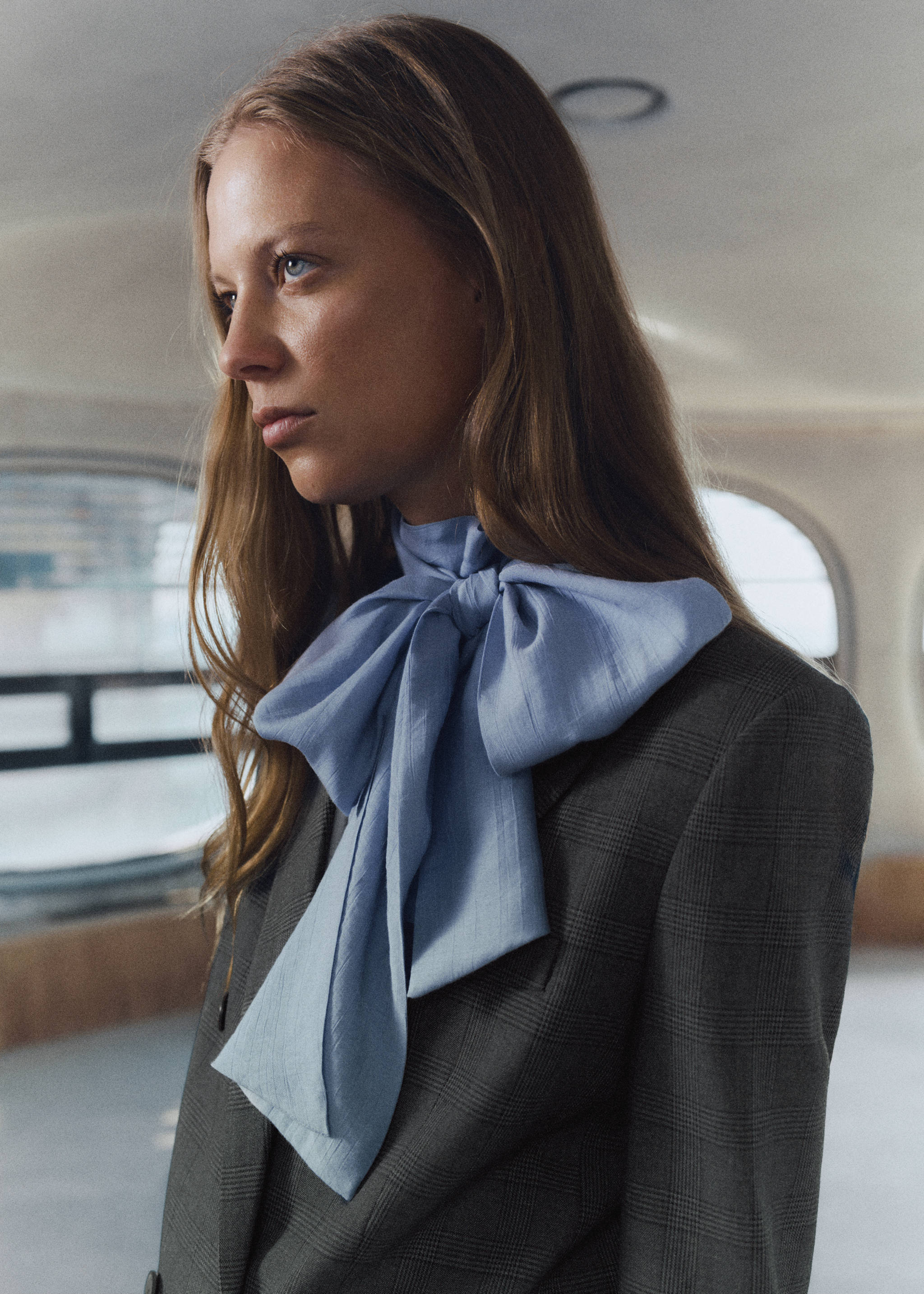 Blusa com textura e echarpe - Pormenor do artigo 1