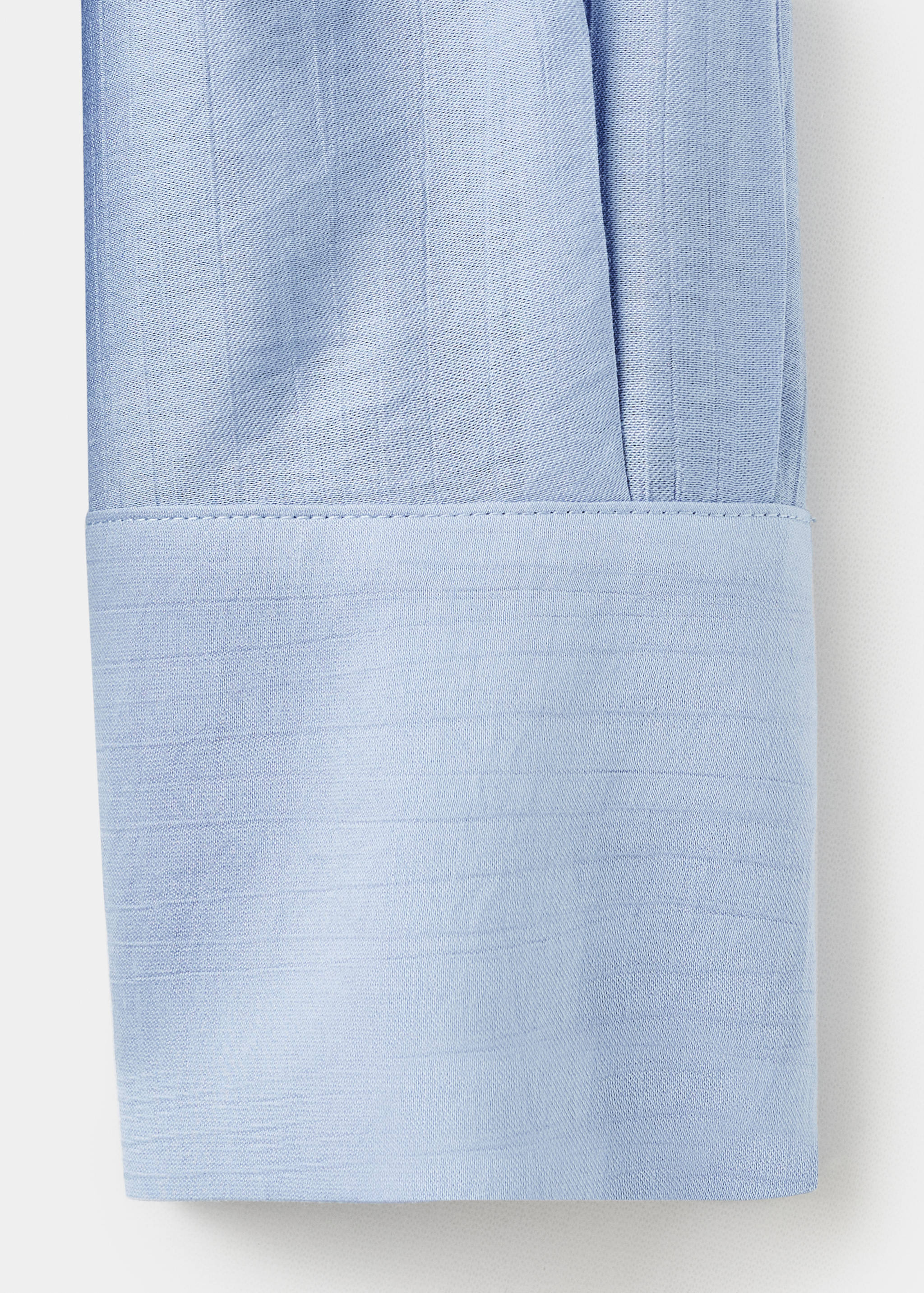 Blusa com textura e echarpe - Pormenor do artigo 0