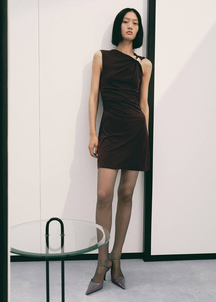 MANGO - Robe en maille fine avec détails métalliques marron - XS