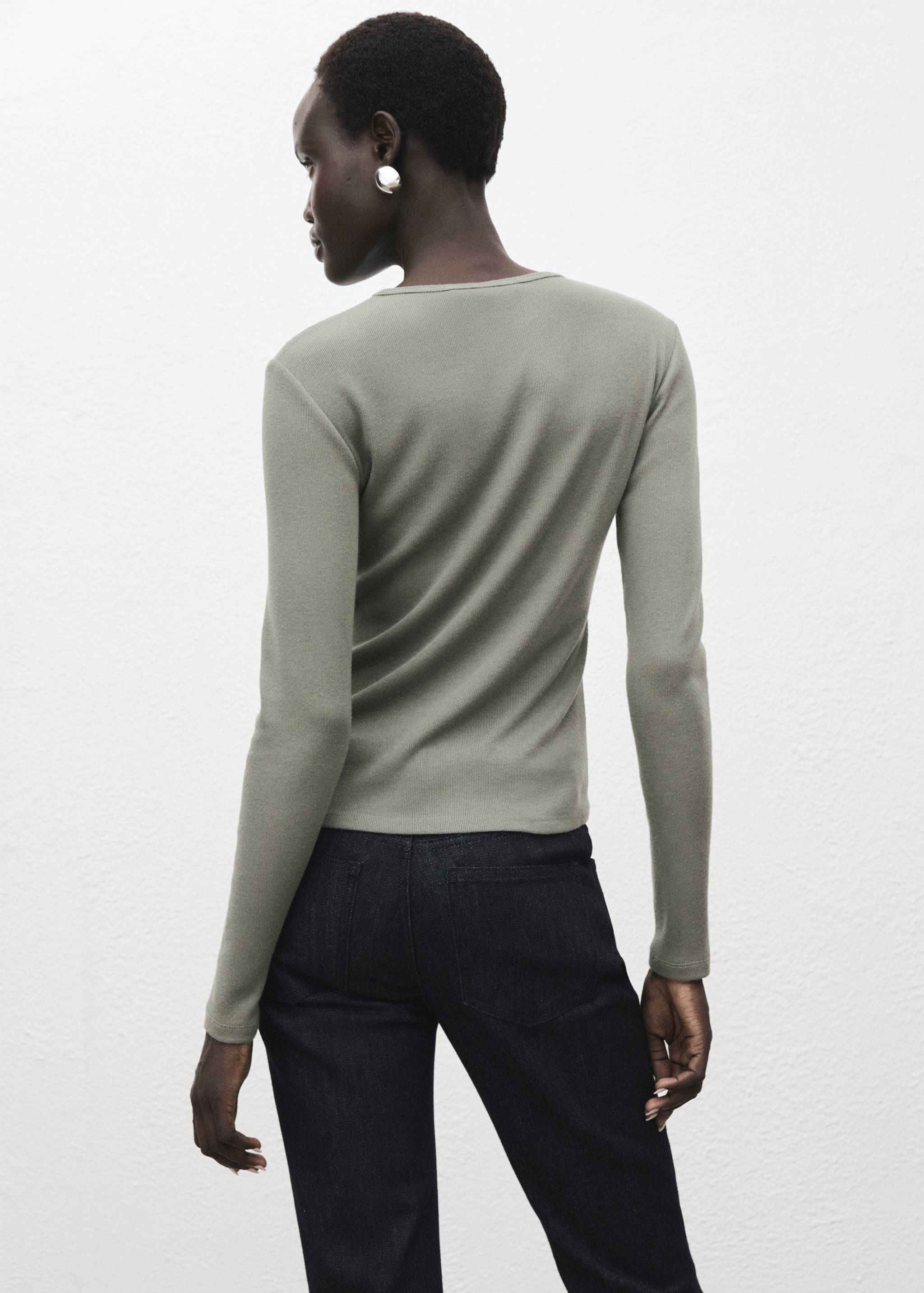 Ribbed long-sleeved t-shirt - Reverse of the article