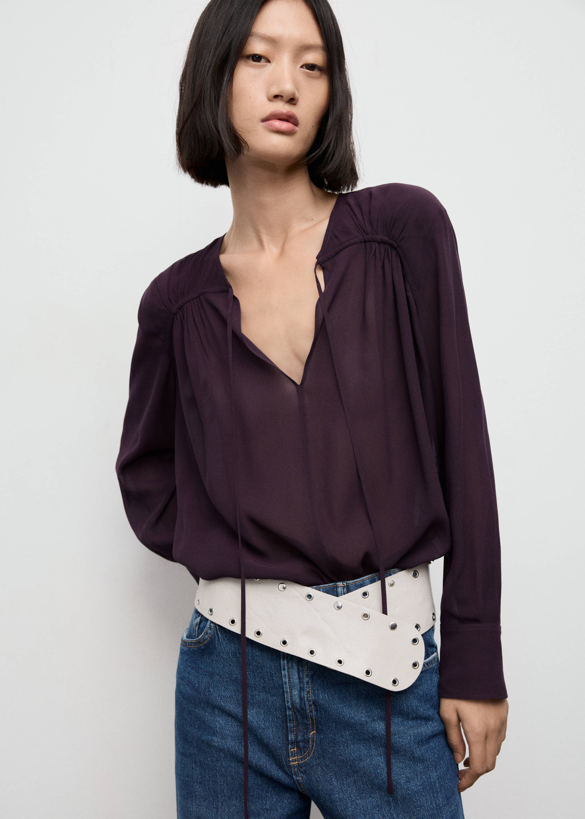 Chiffon blouse with bow neckline - Medium plane