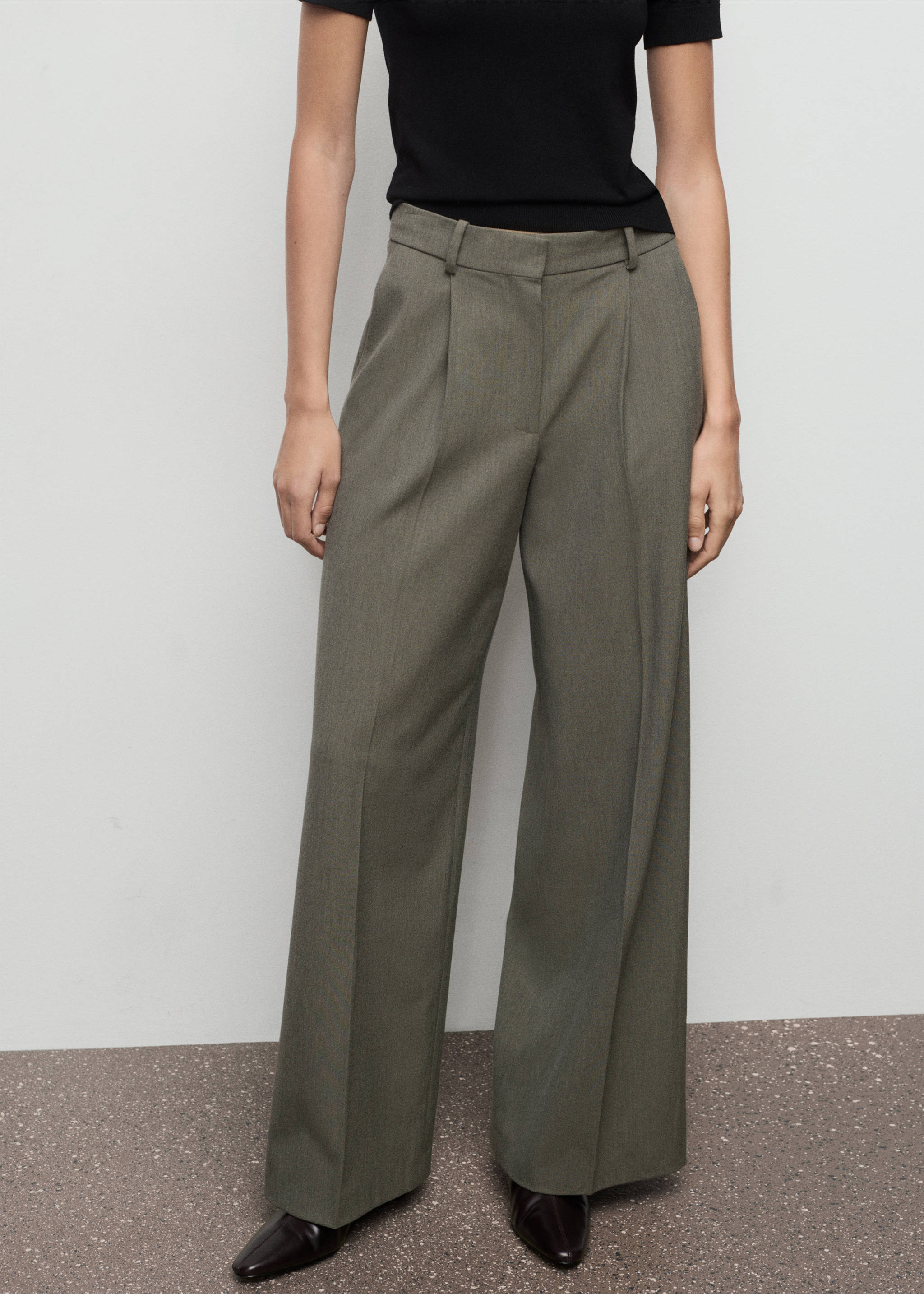 Pleated straight-leg suit trousers - Medium plane, Pastel Green. Ref: 17077818-00.
