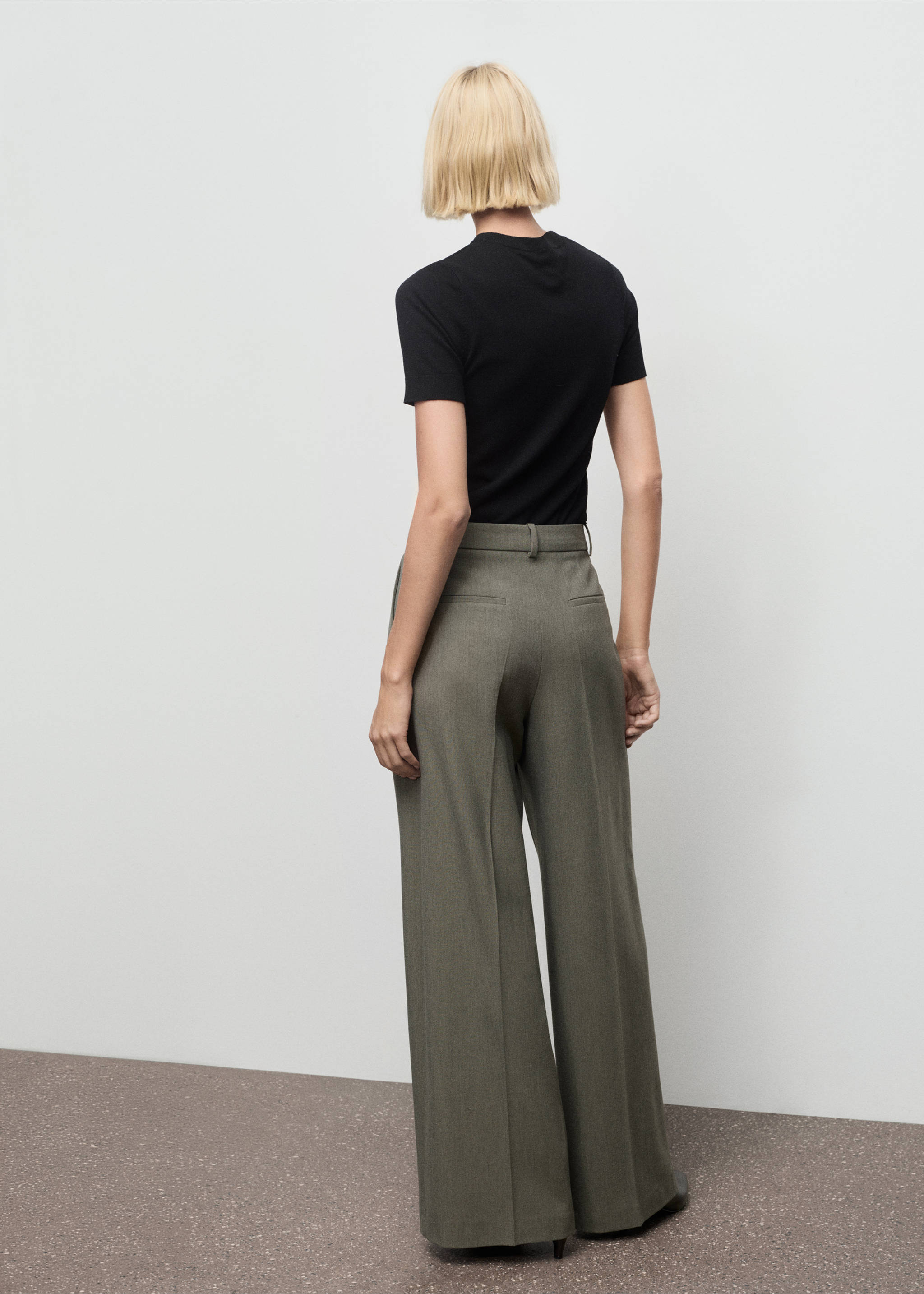 Pleated straight-leg suit trousers - Reverse of the article, Pastel Green. Ref: 17077818-00.