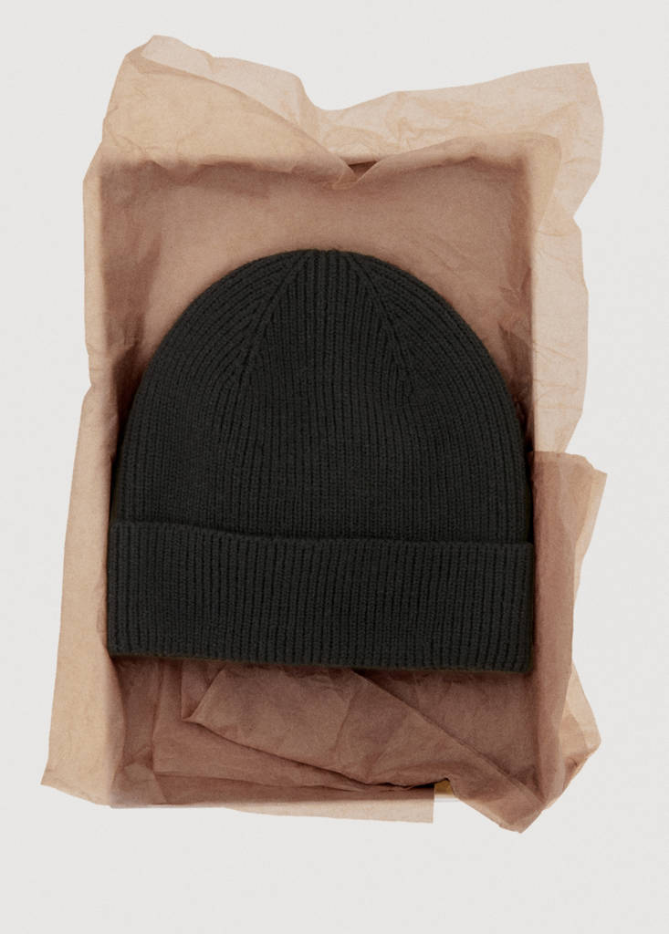 Ribbed wool hat — Black