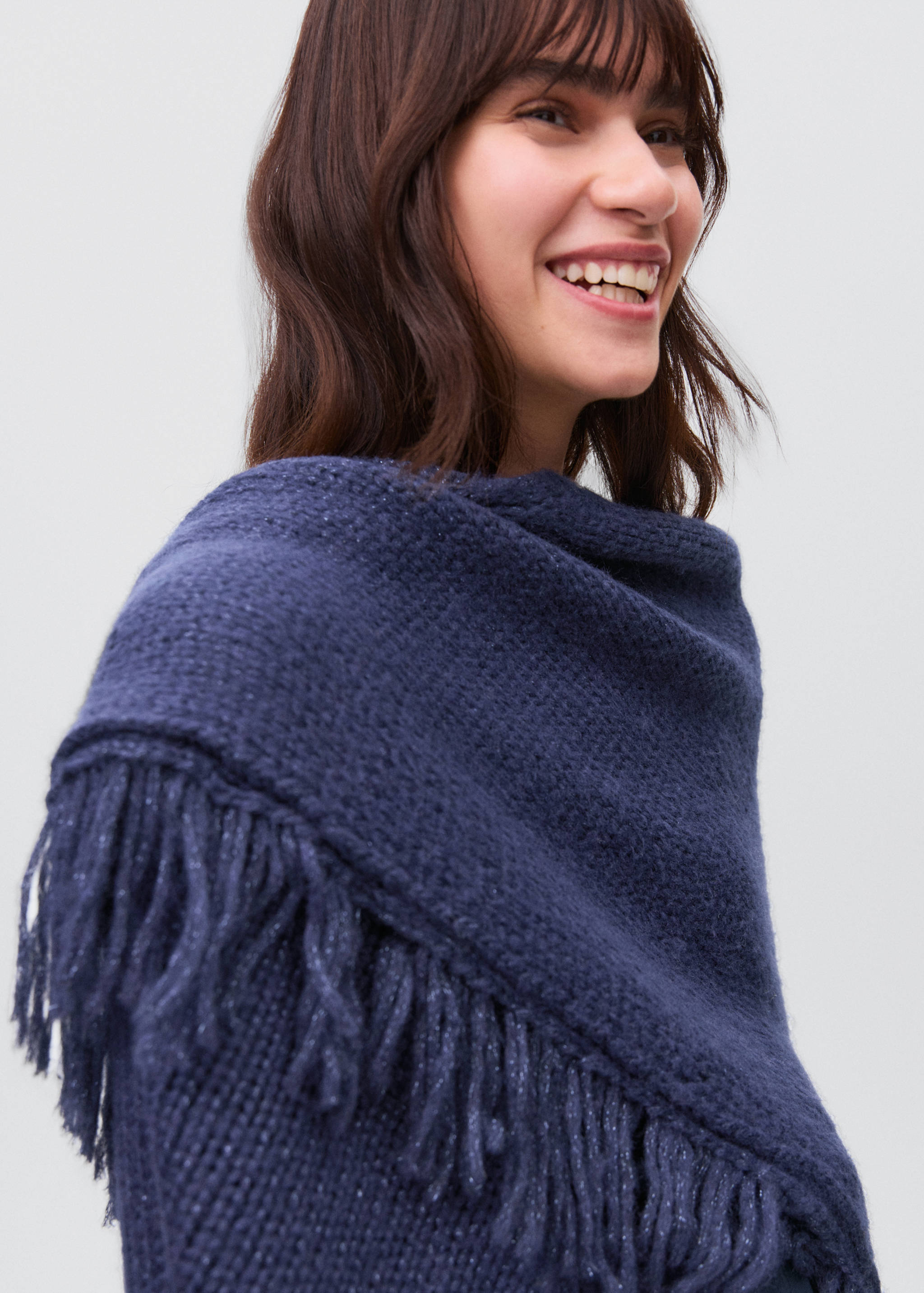Poncho en maille à franges - Détail de l'article 1
