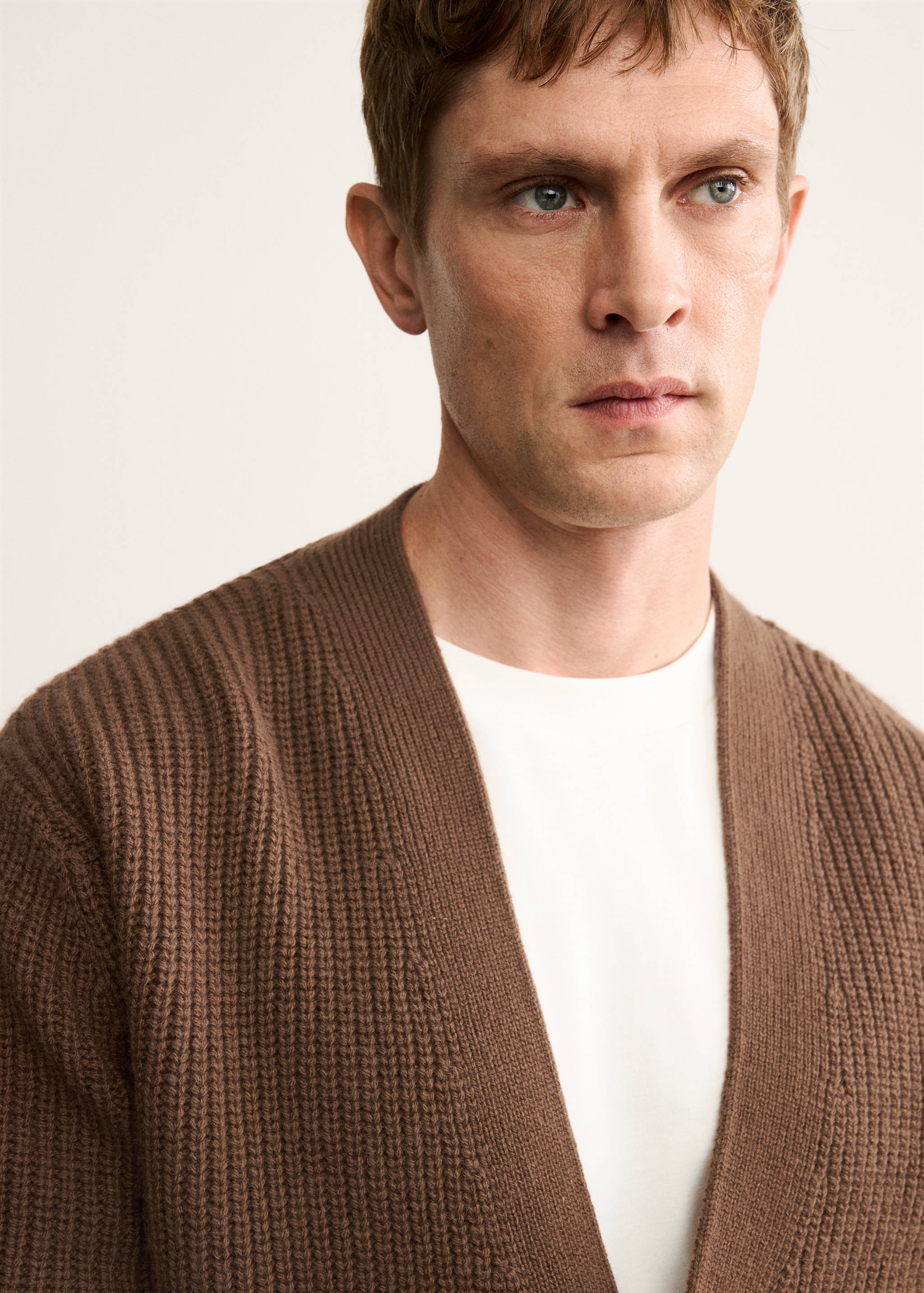 100% wool cardigan with buttons - Details of the article 1