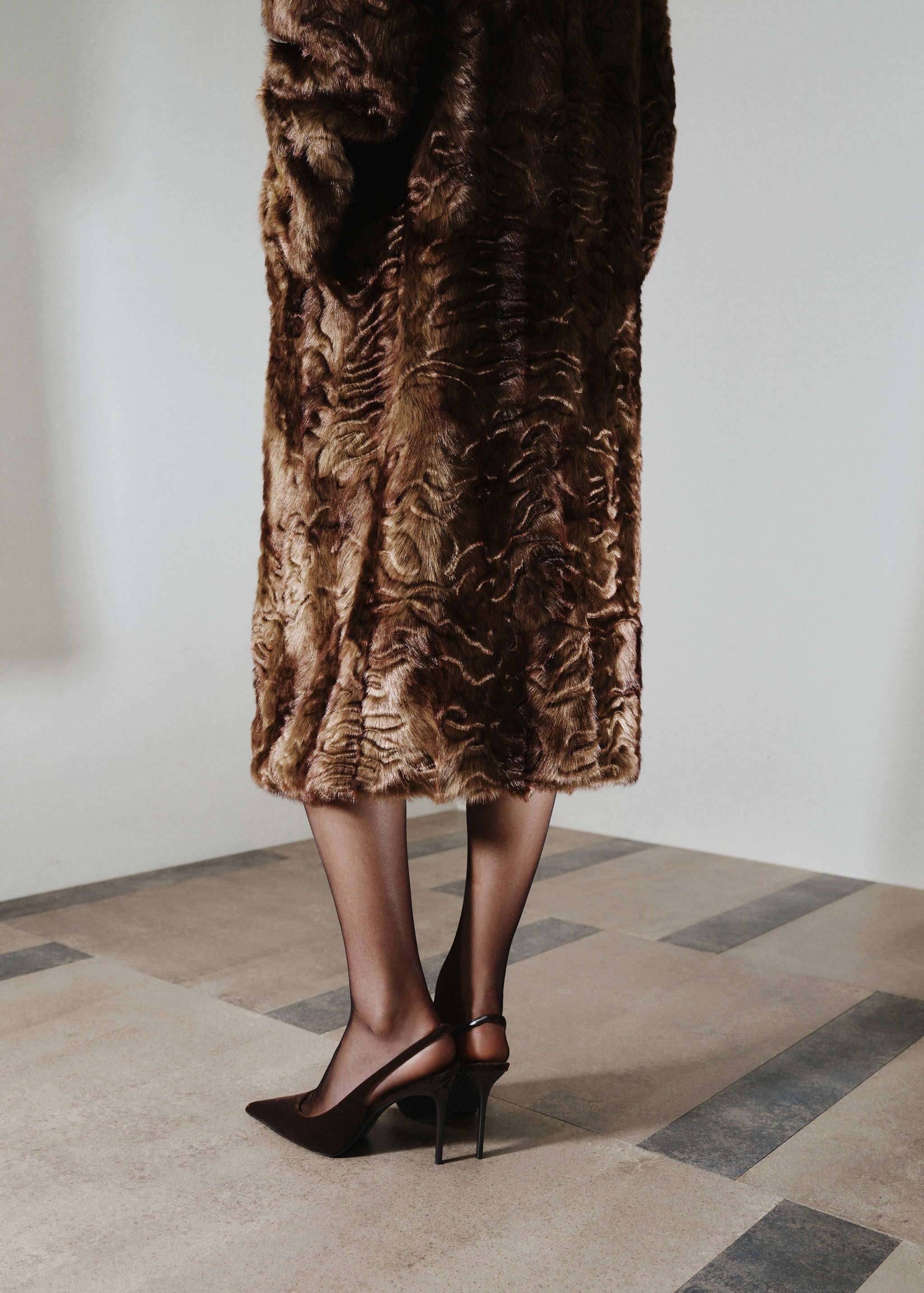 Velvet heeled shoes - General plane