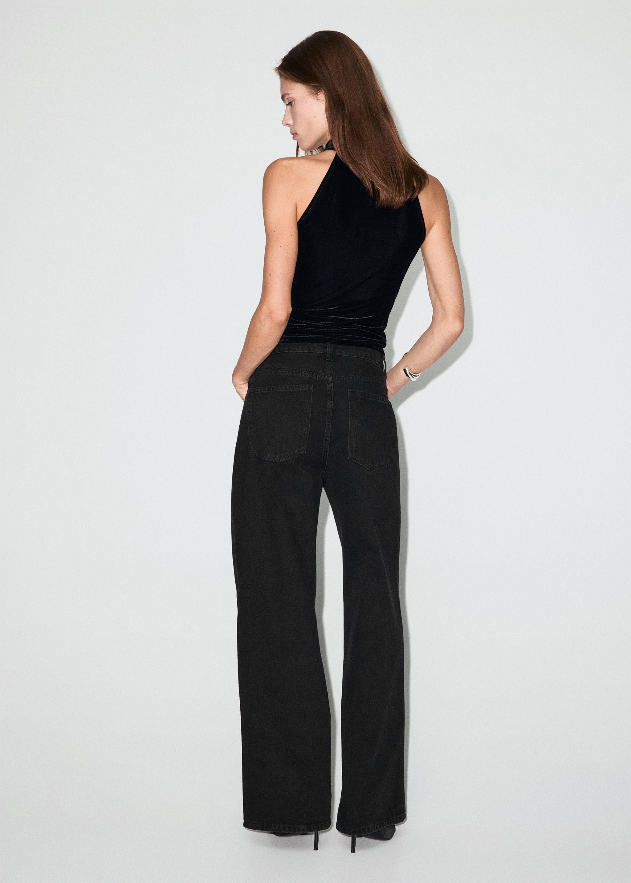 Wide leg mid-rise jeans with a crossover waistband - Reverse of the article