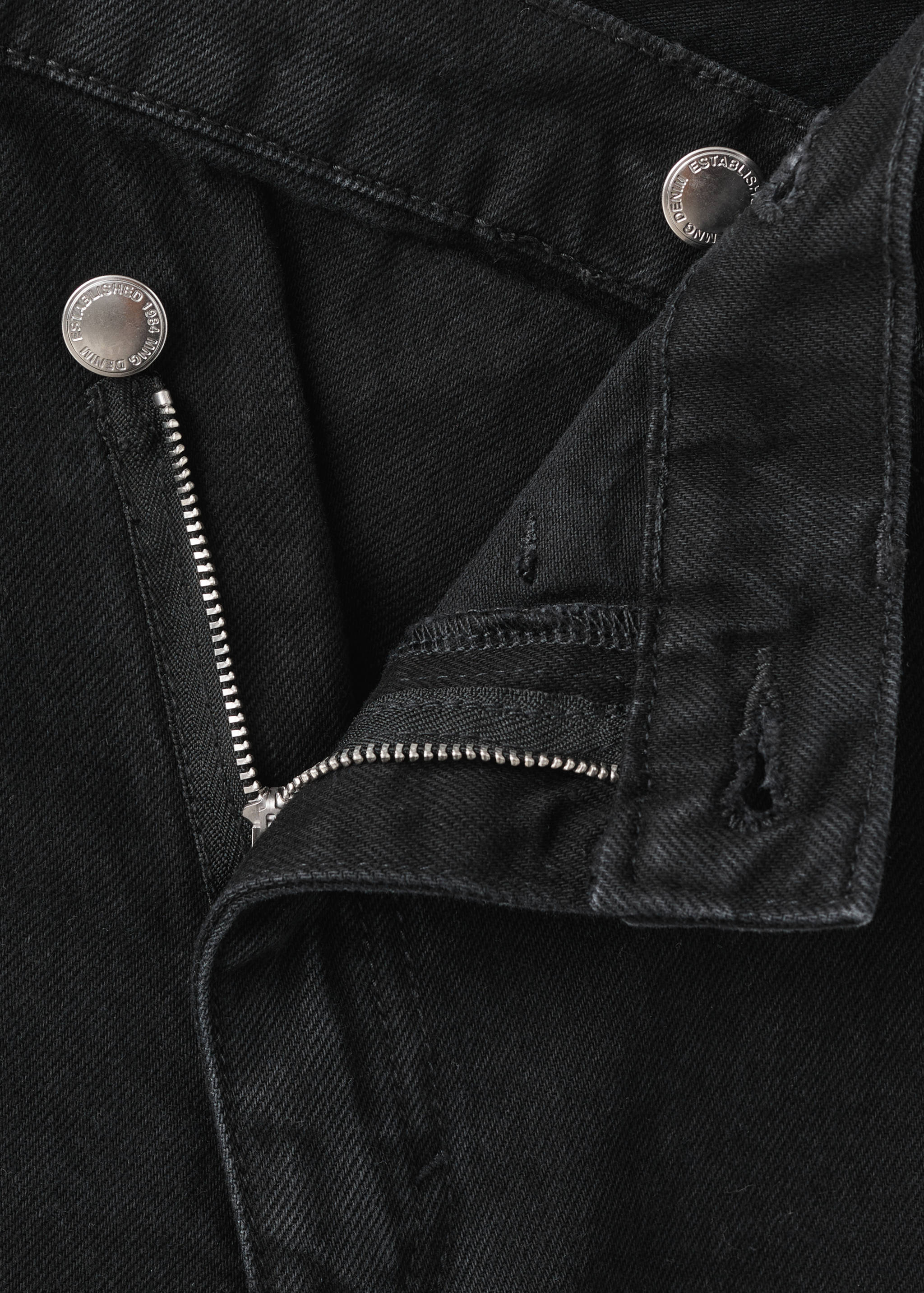 Wide leg mid-rise jeans with a crossover waistband - Details of the article 8