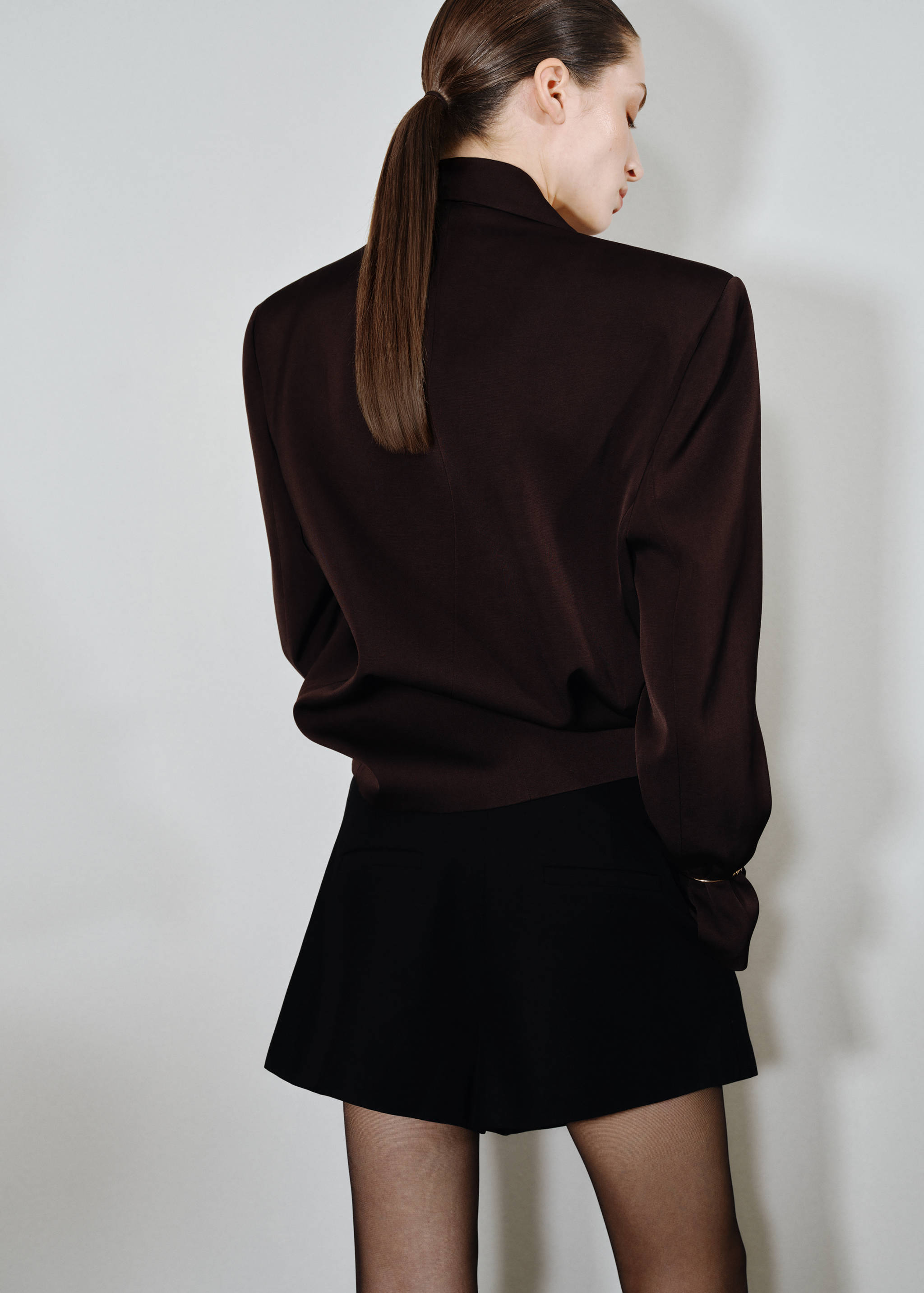 Shorts hög midja pressveck - Artikelns baksida