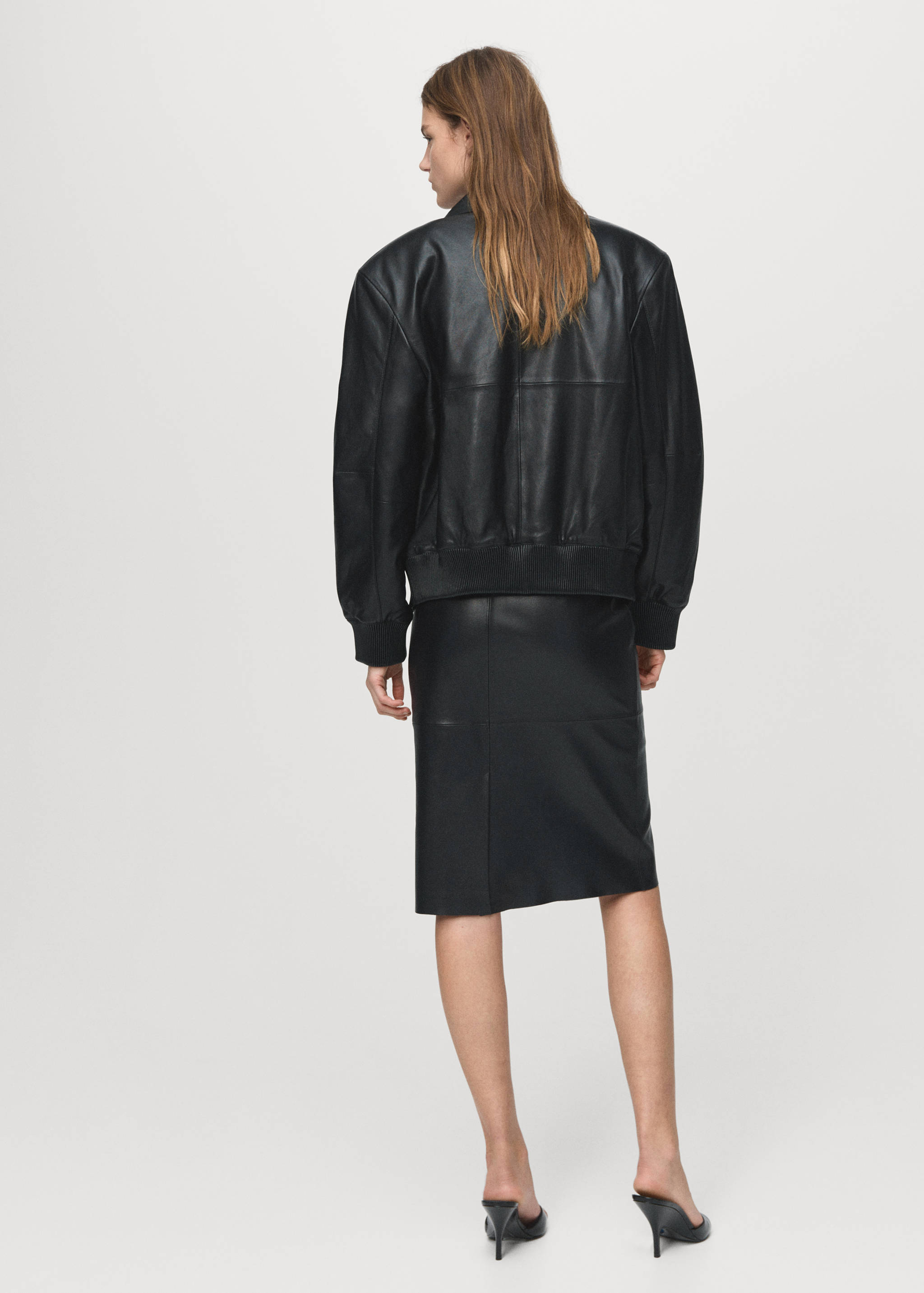Leather bomber jacket - Reverse of the article