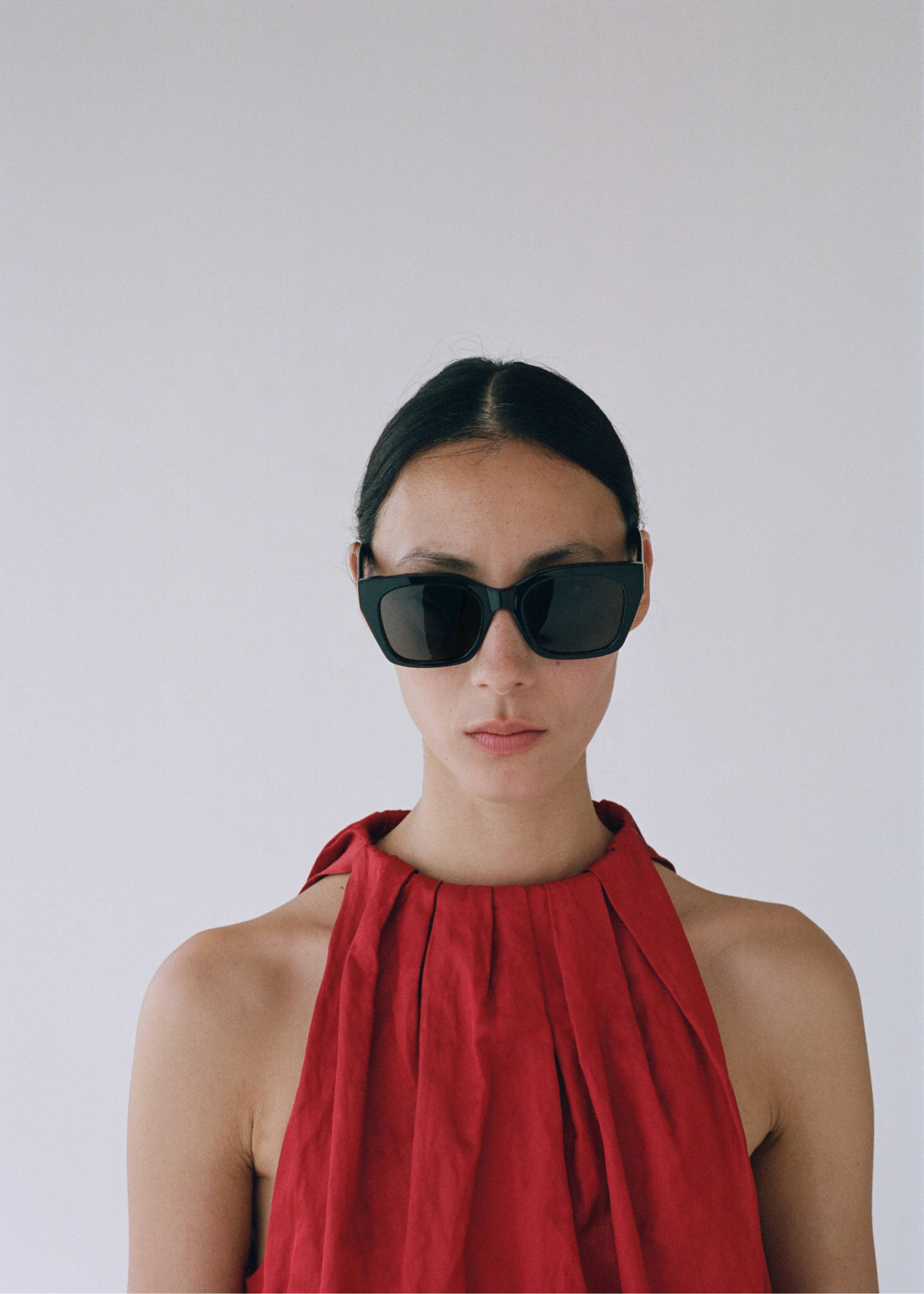 Okulary przeciwsłoneczne w kwadratowych oprawkach - Plan ogólny