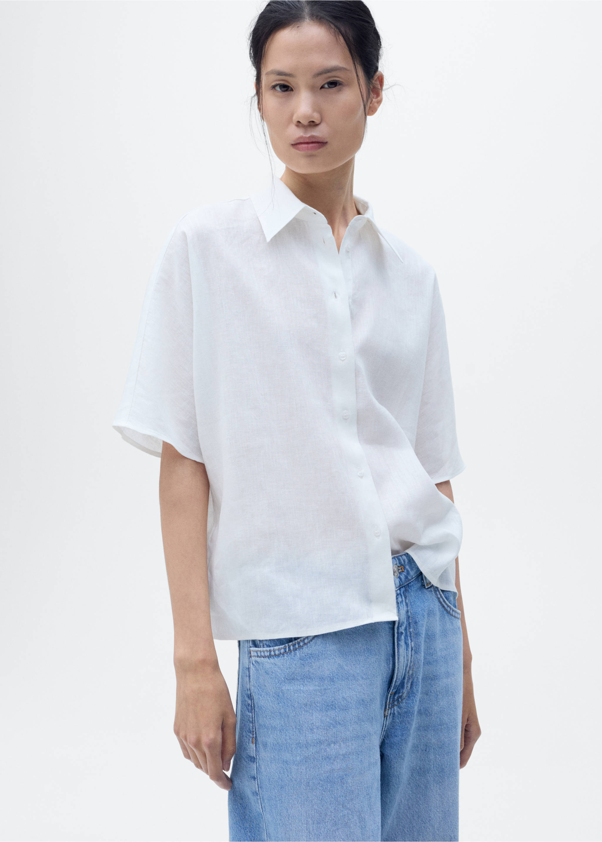Chemise lin manches courtes - Plan moyen, Blanc cassé. Ref: 17081133-00.
