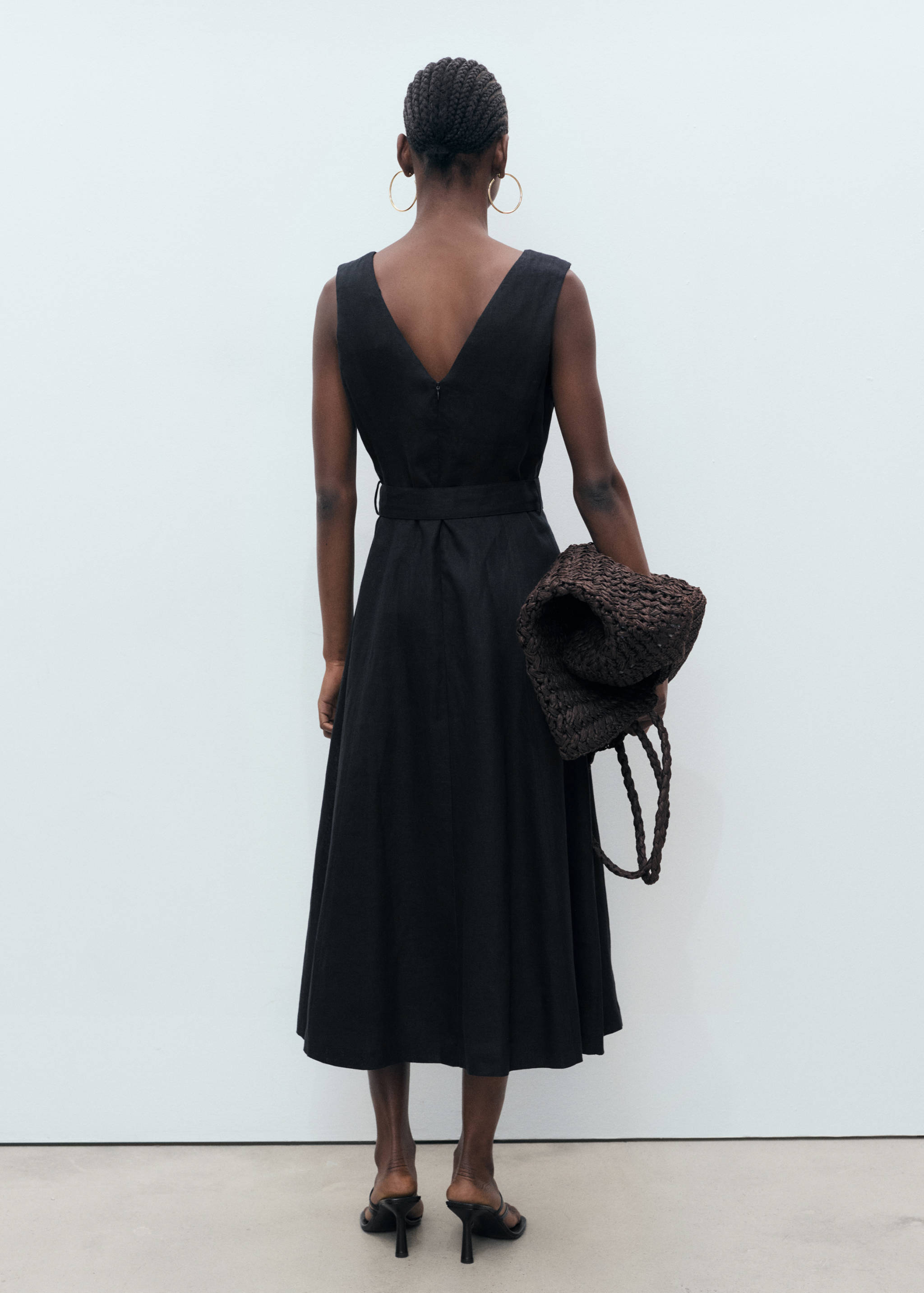 Kemerli evaze keten elbise - Ürünün arkası