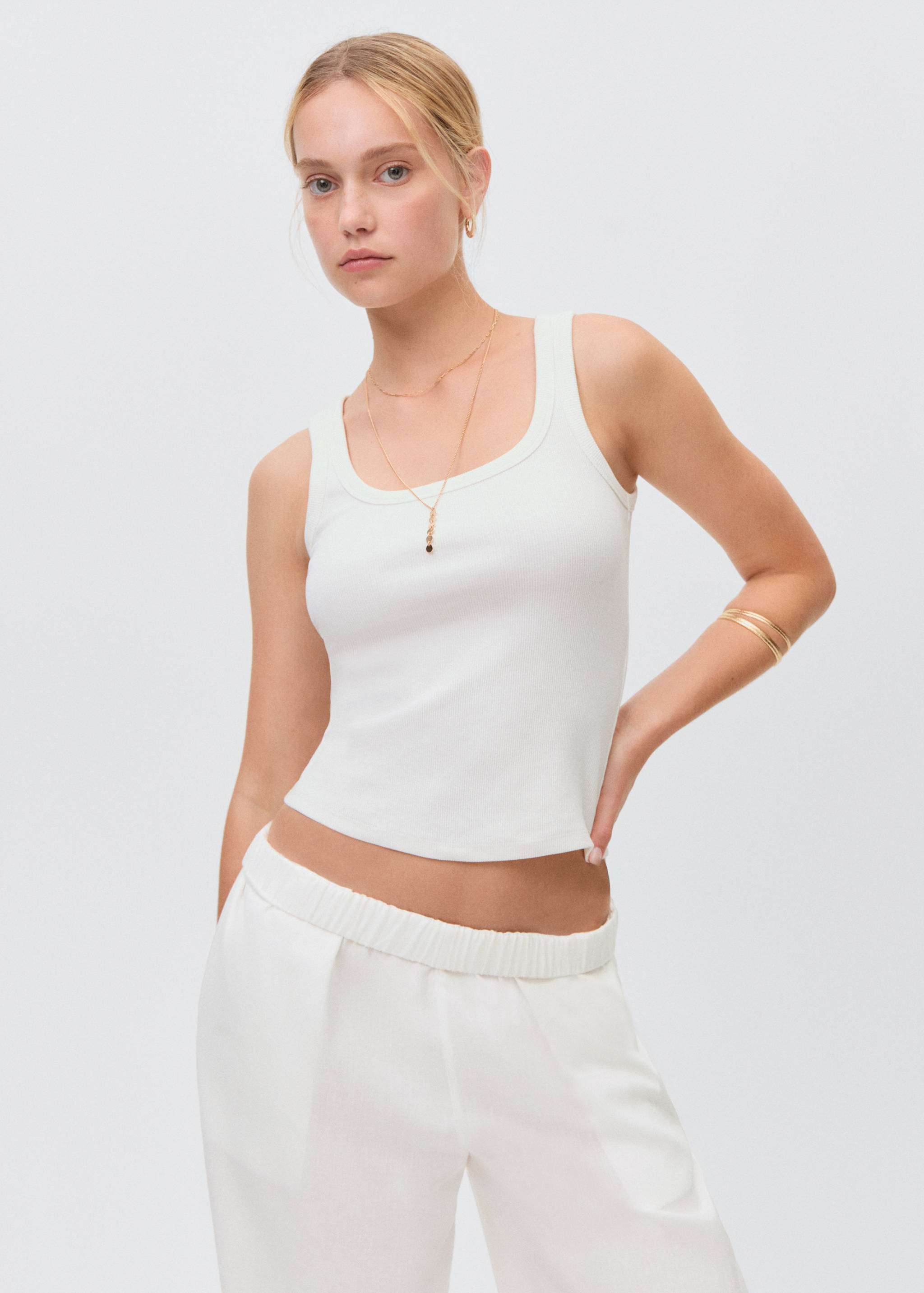 Брюки-джоггеры из хлопка - Средний план