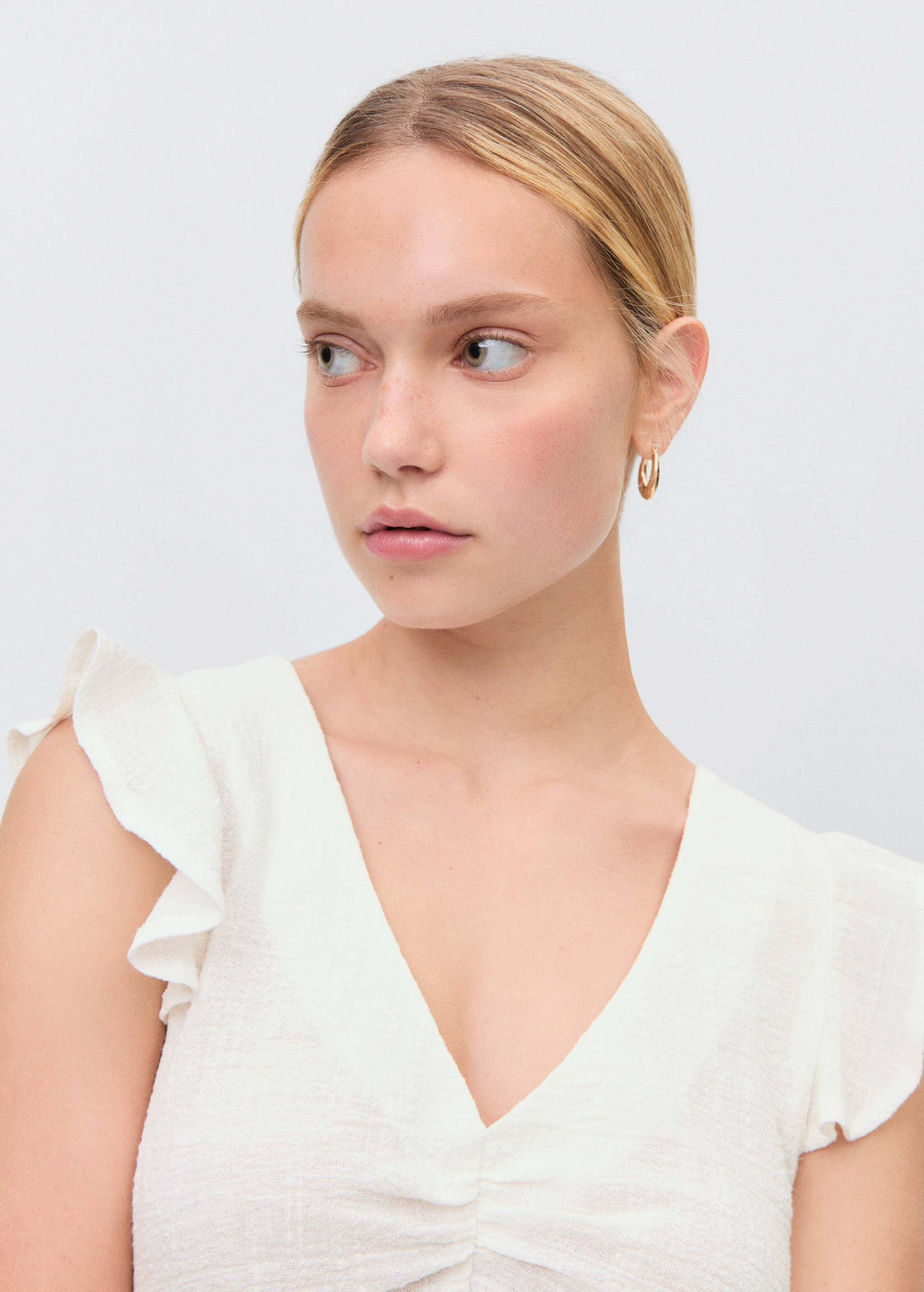 Ruffled-sleeve blouse - Details of the article 1